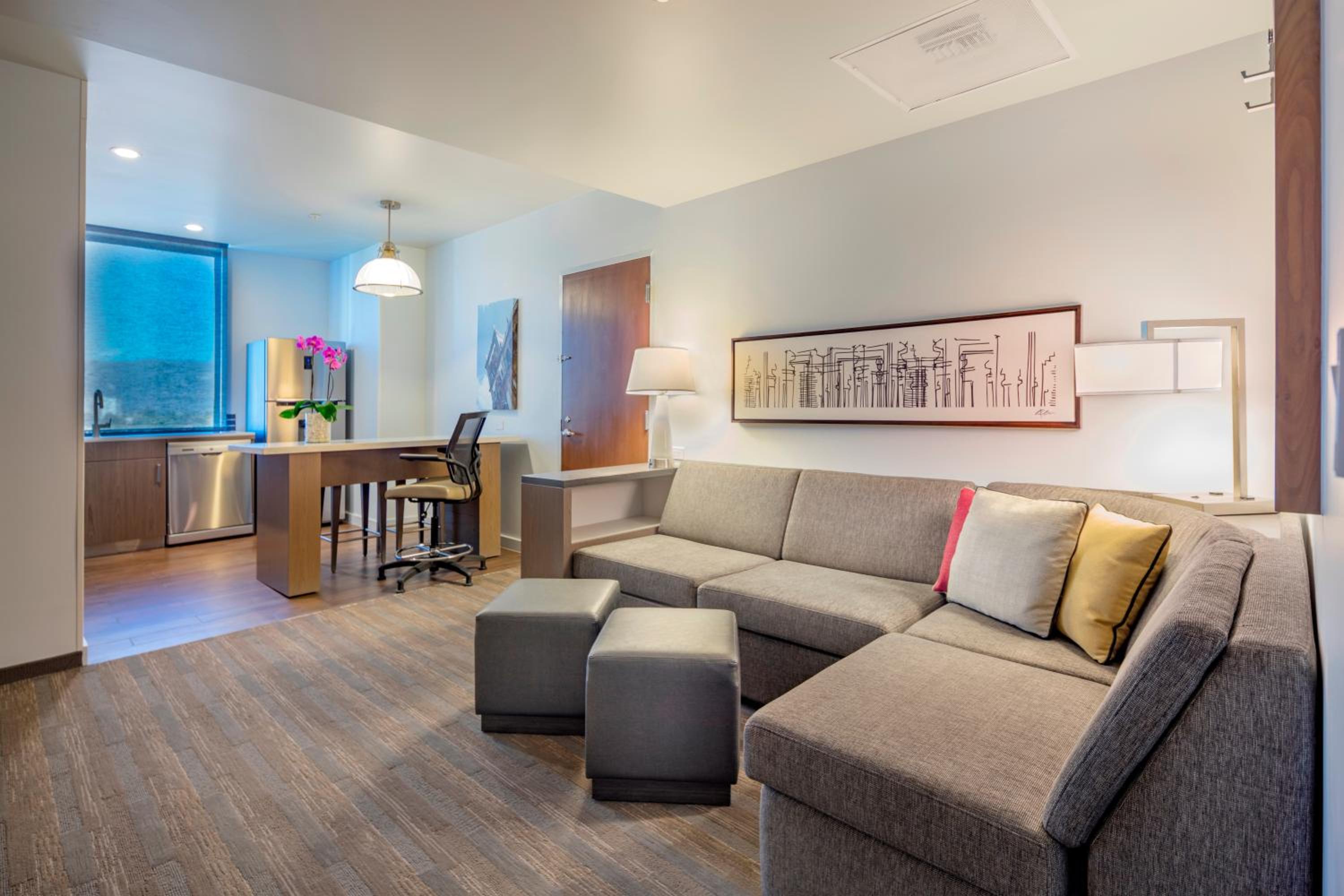 One-Bedroom King Suite with Kitchen and Sofa Bed photo 3