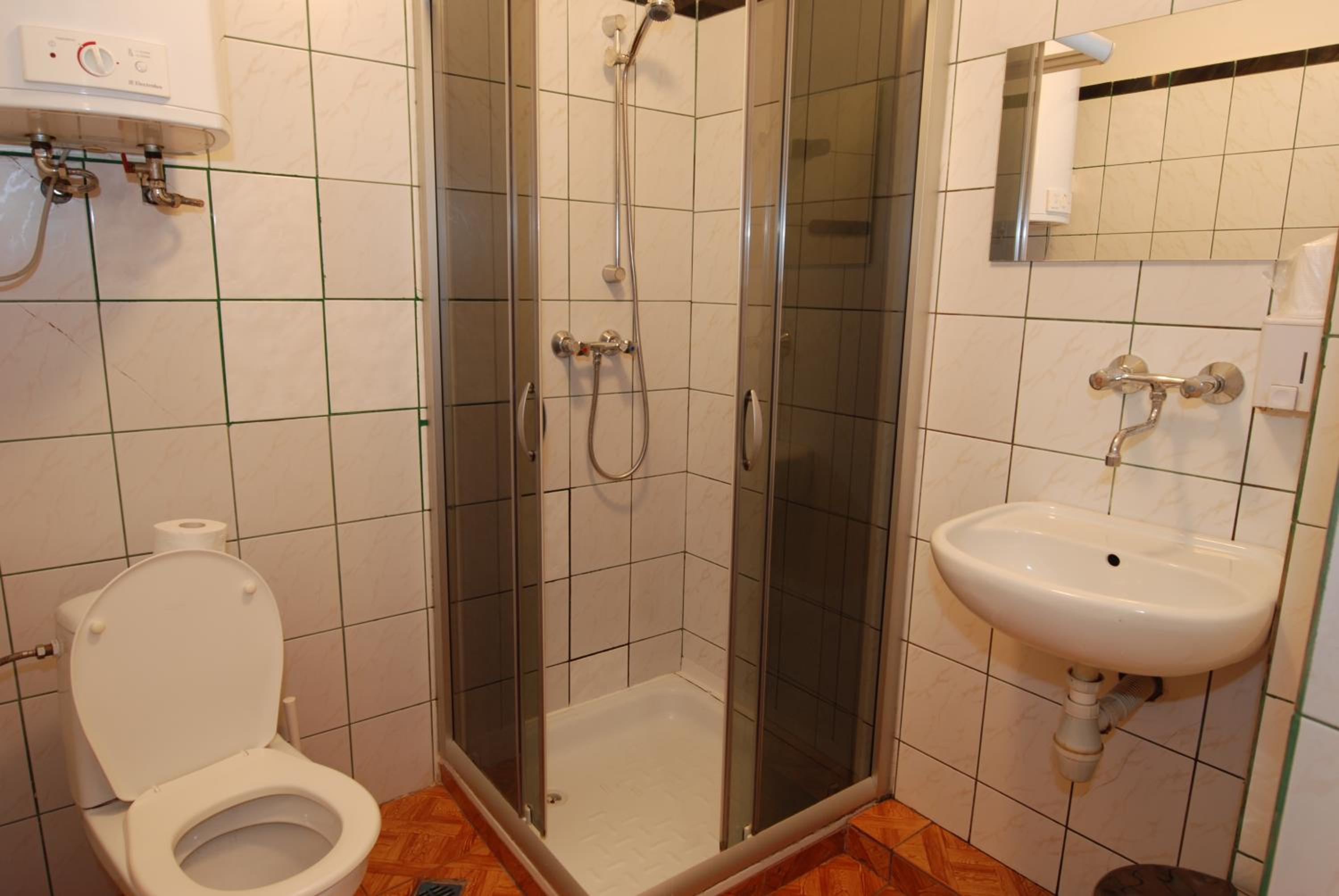 Standard Triple Room - Photo 3
