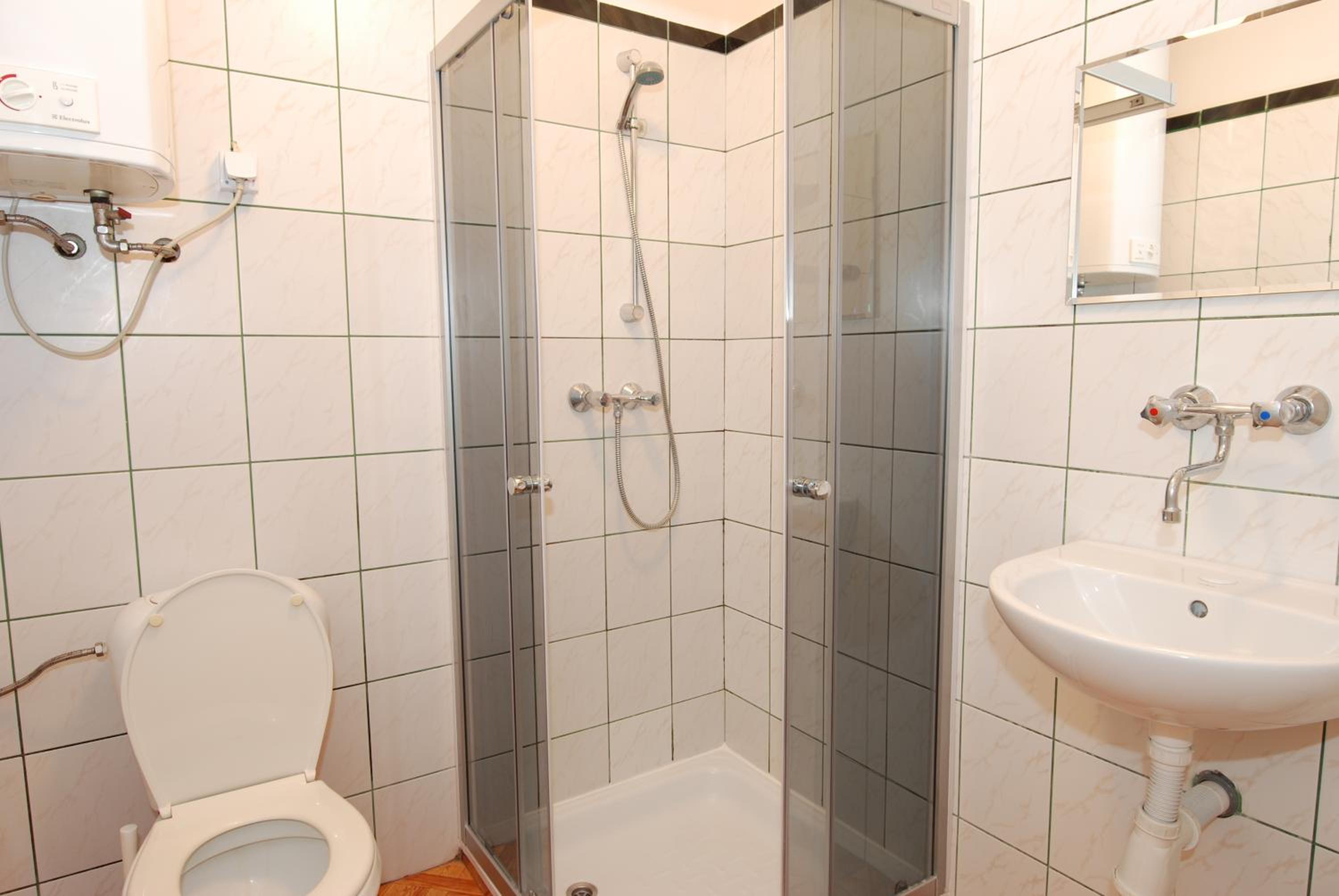 Standard Triple Room - Photo 5