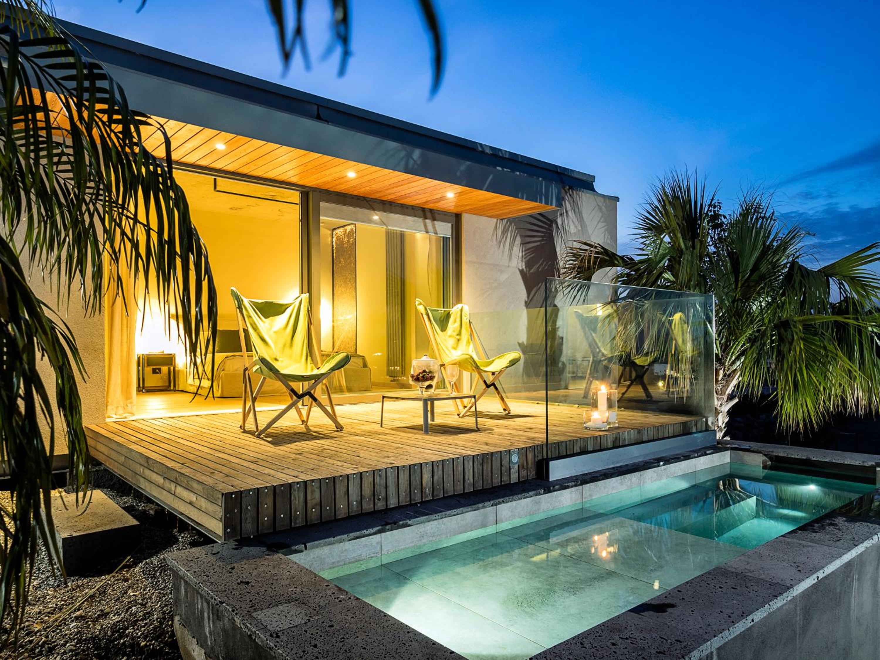  Bungalow with private jacuzzi photo 2