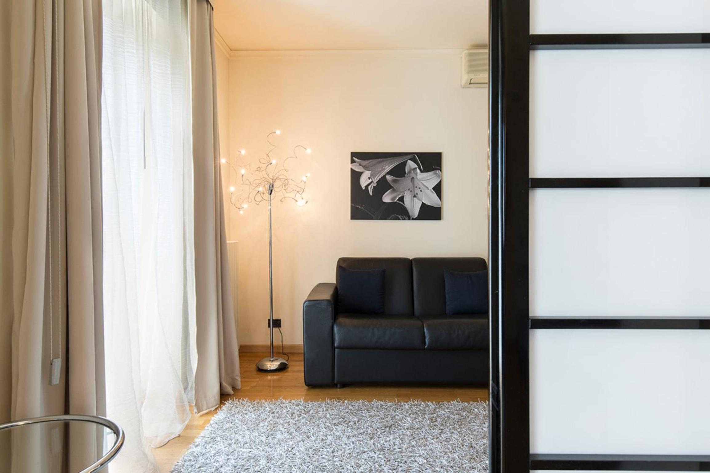 Junior Suite with Balcony - Photo 2