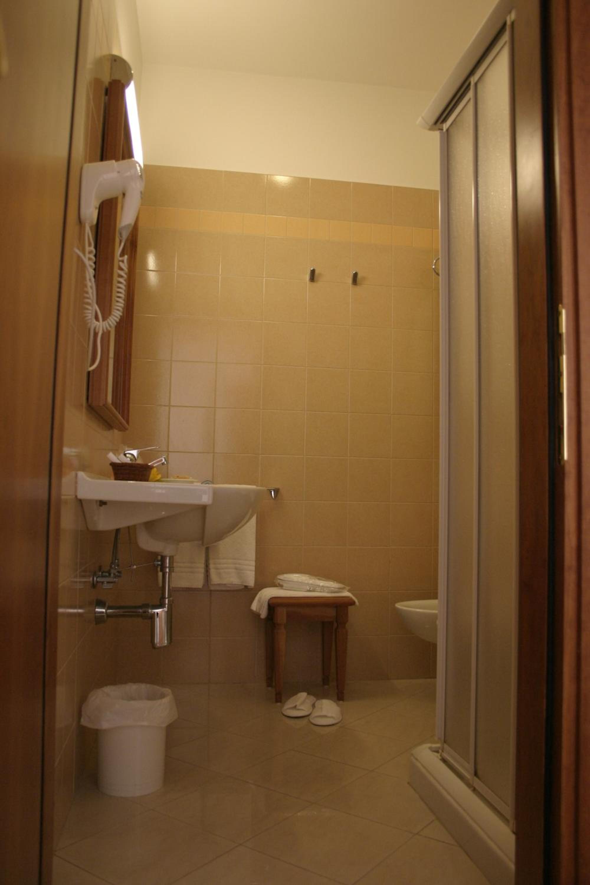Single Room photo 3
