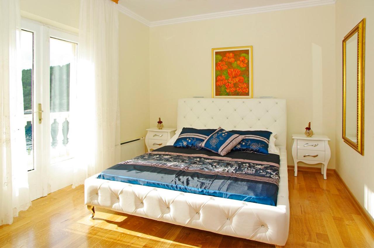 Villa - Beach Front photo 1