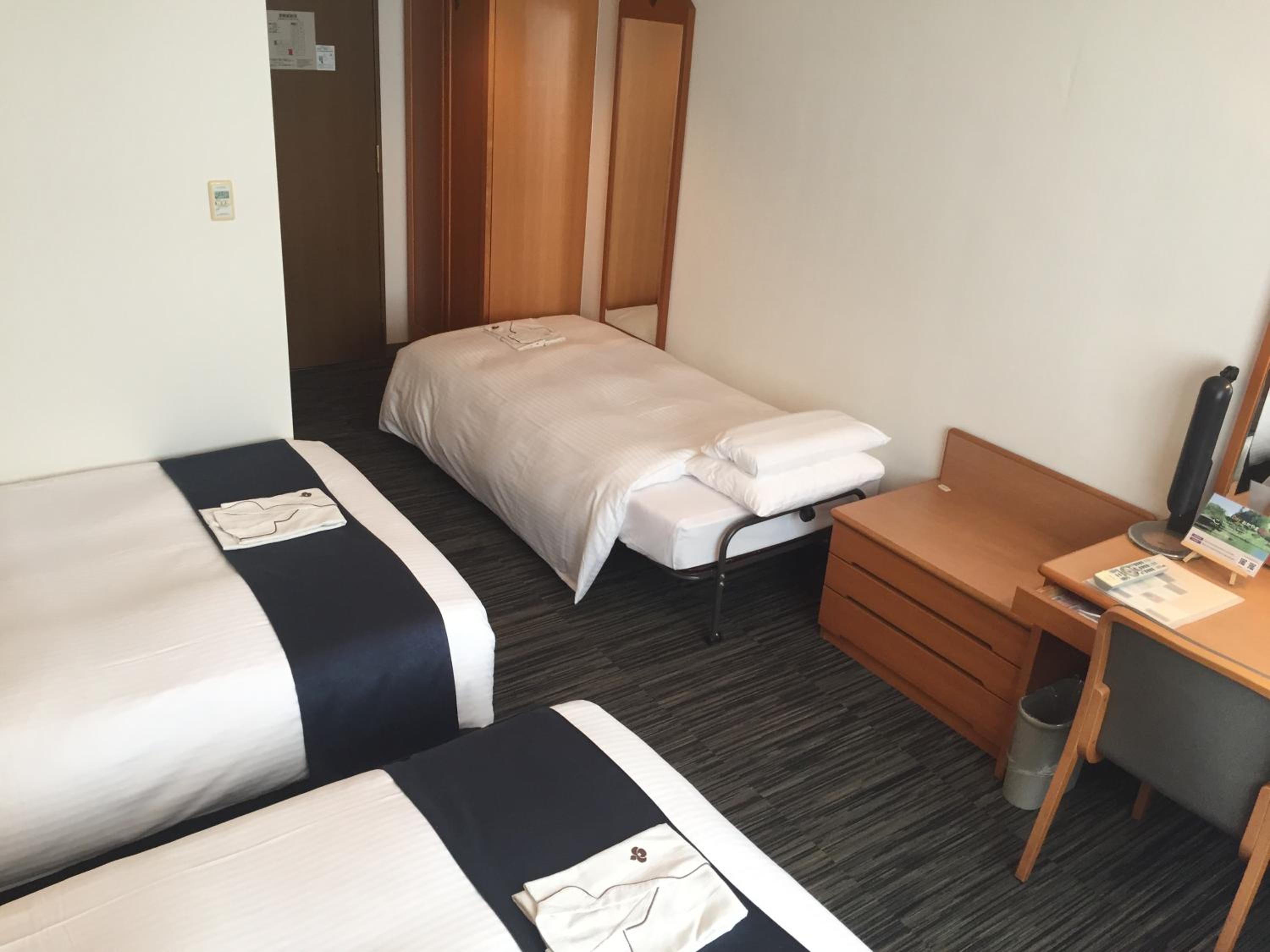 Twin Room with Extra Bed - Non-Smoking - Photo 10
