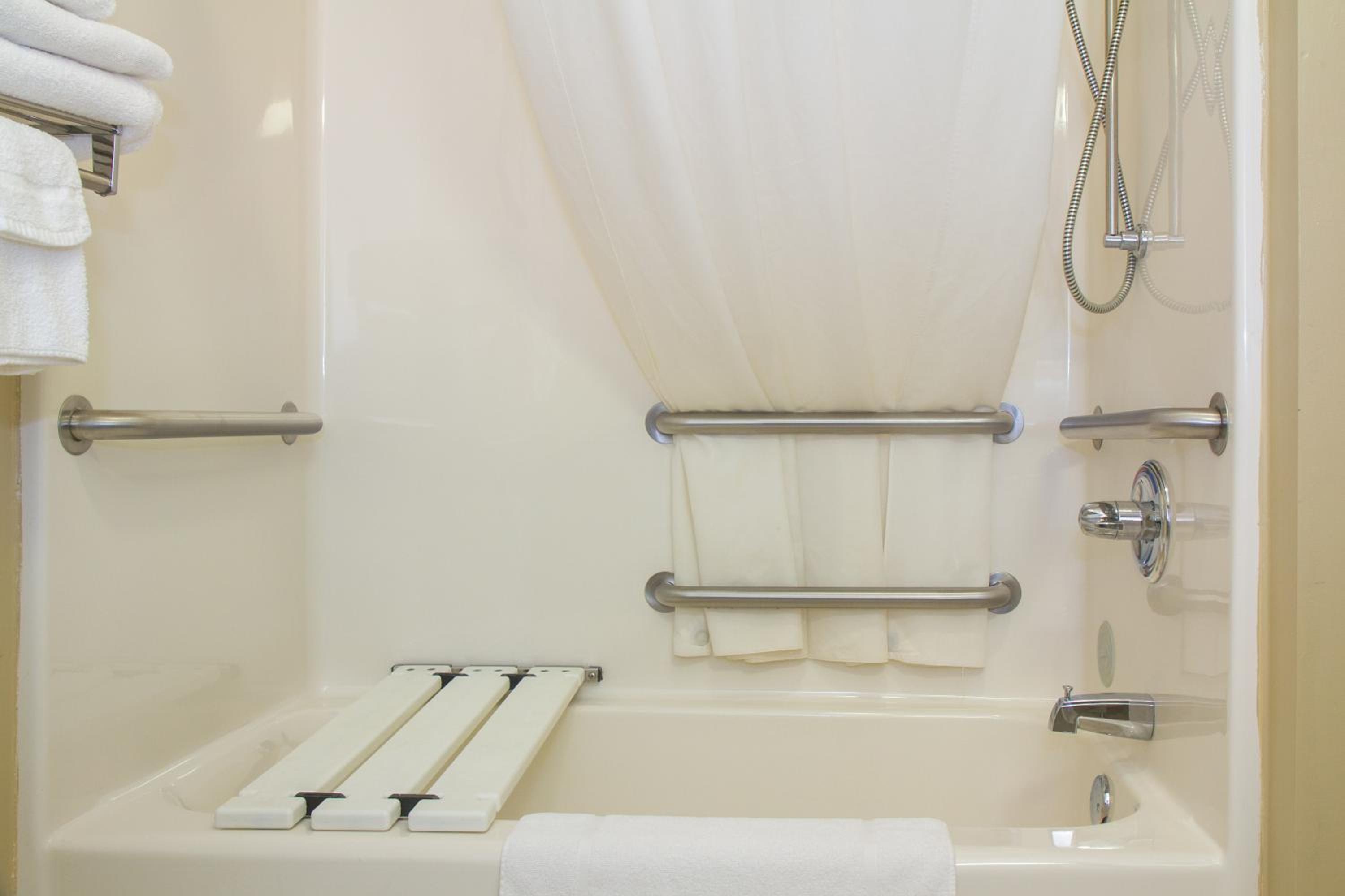 King Room - Disability Access - Photo 3