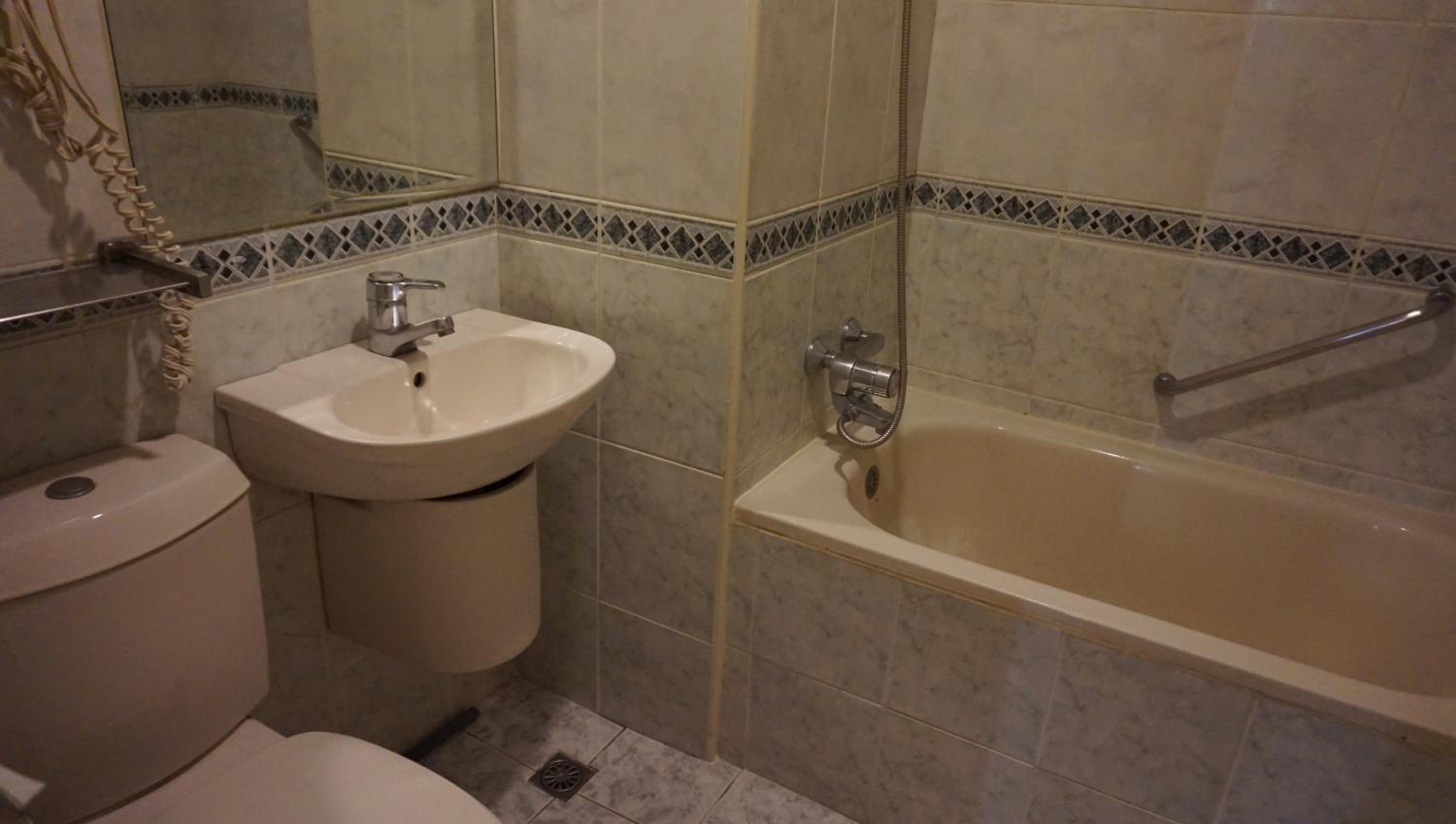 Quadruple Room (2 Adults + 2 Children) photo 3