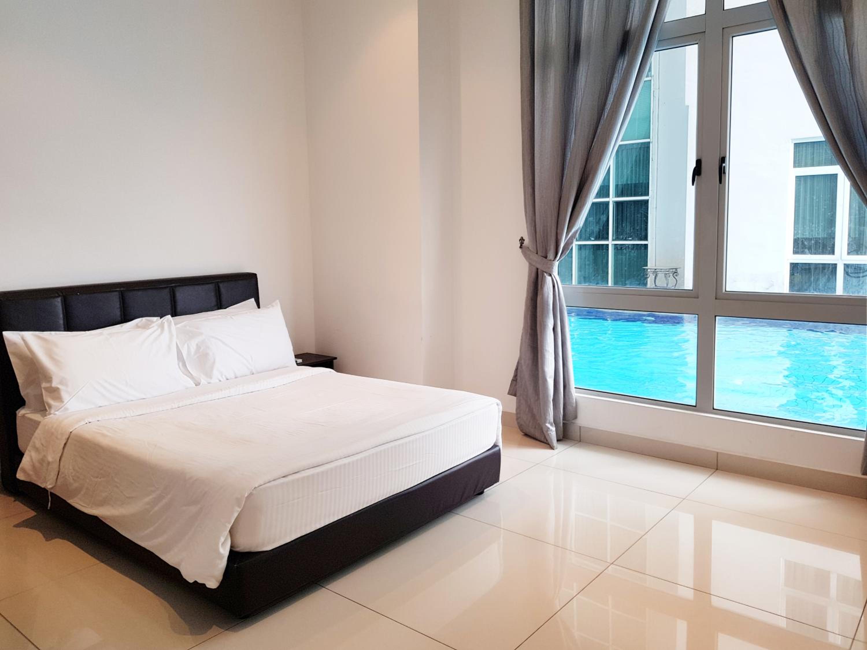 Executive 3 Bedroom Apartment with Private Pool A