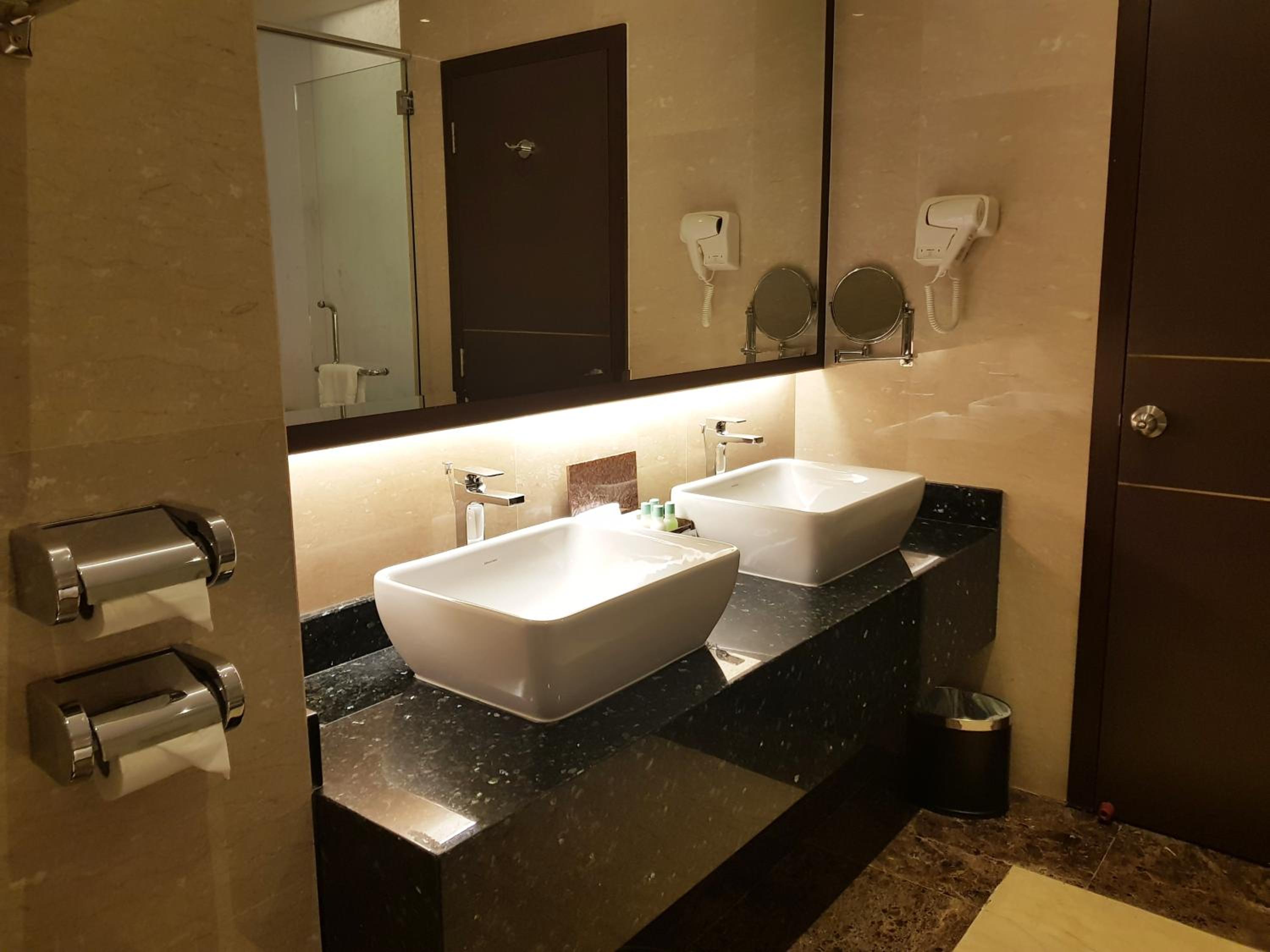 Honeymoon Suite