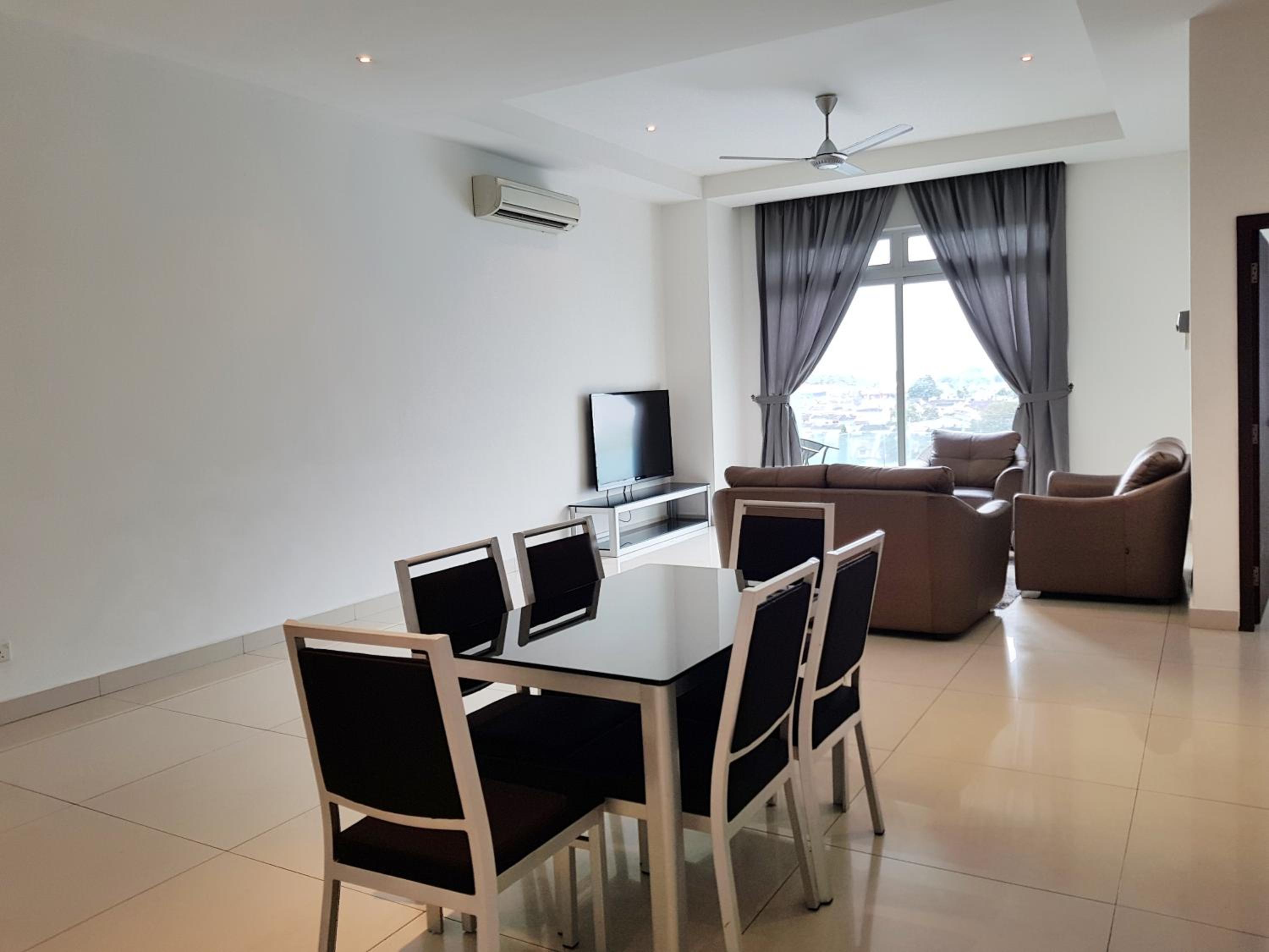 Executive 3 Bedroom Apartment with Private Pool B