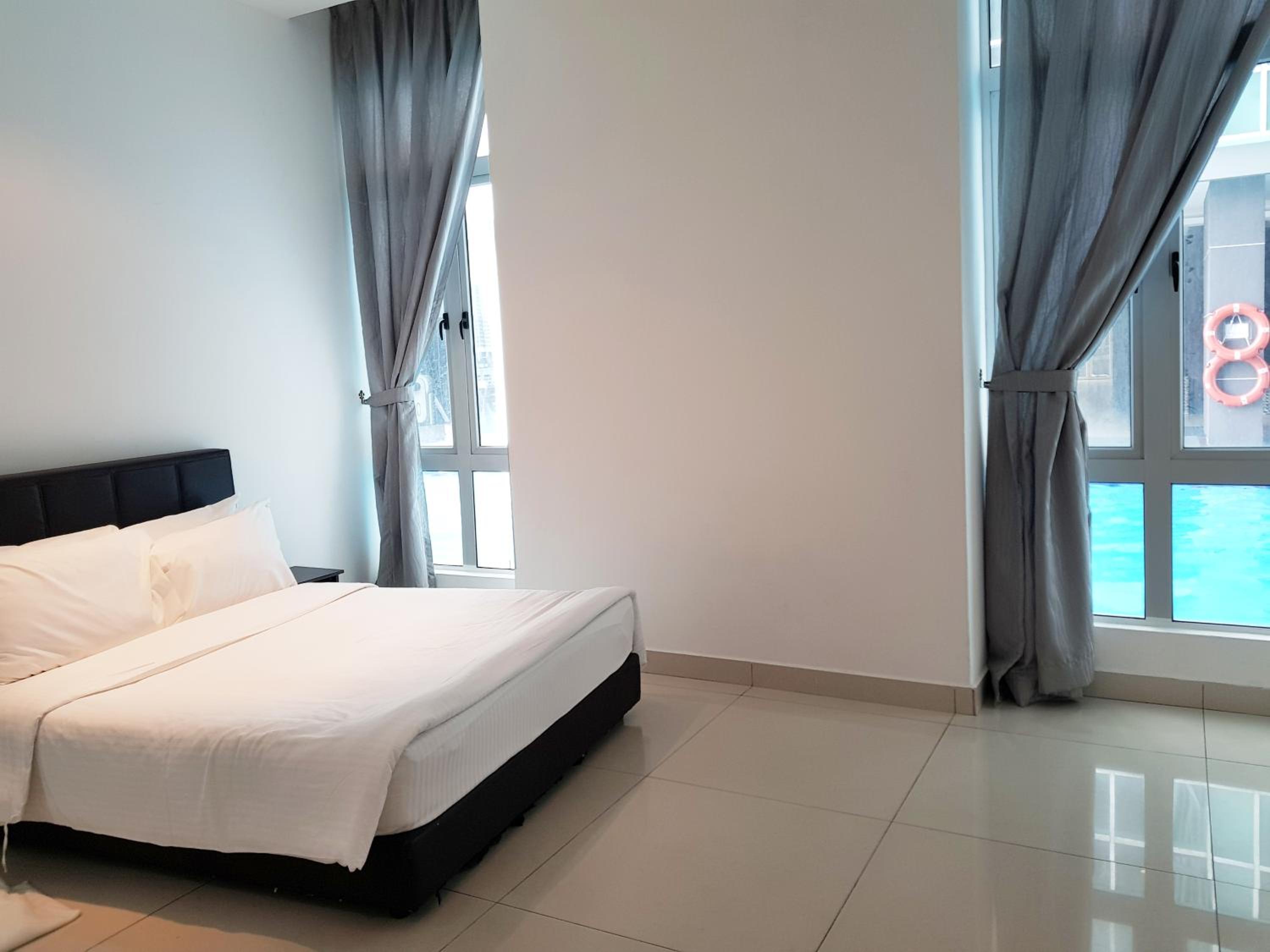 Executive 3 Bedroom Apartment with Private Pool B