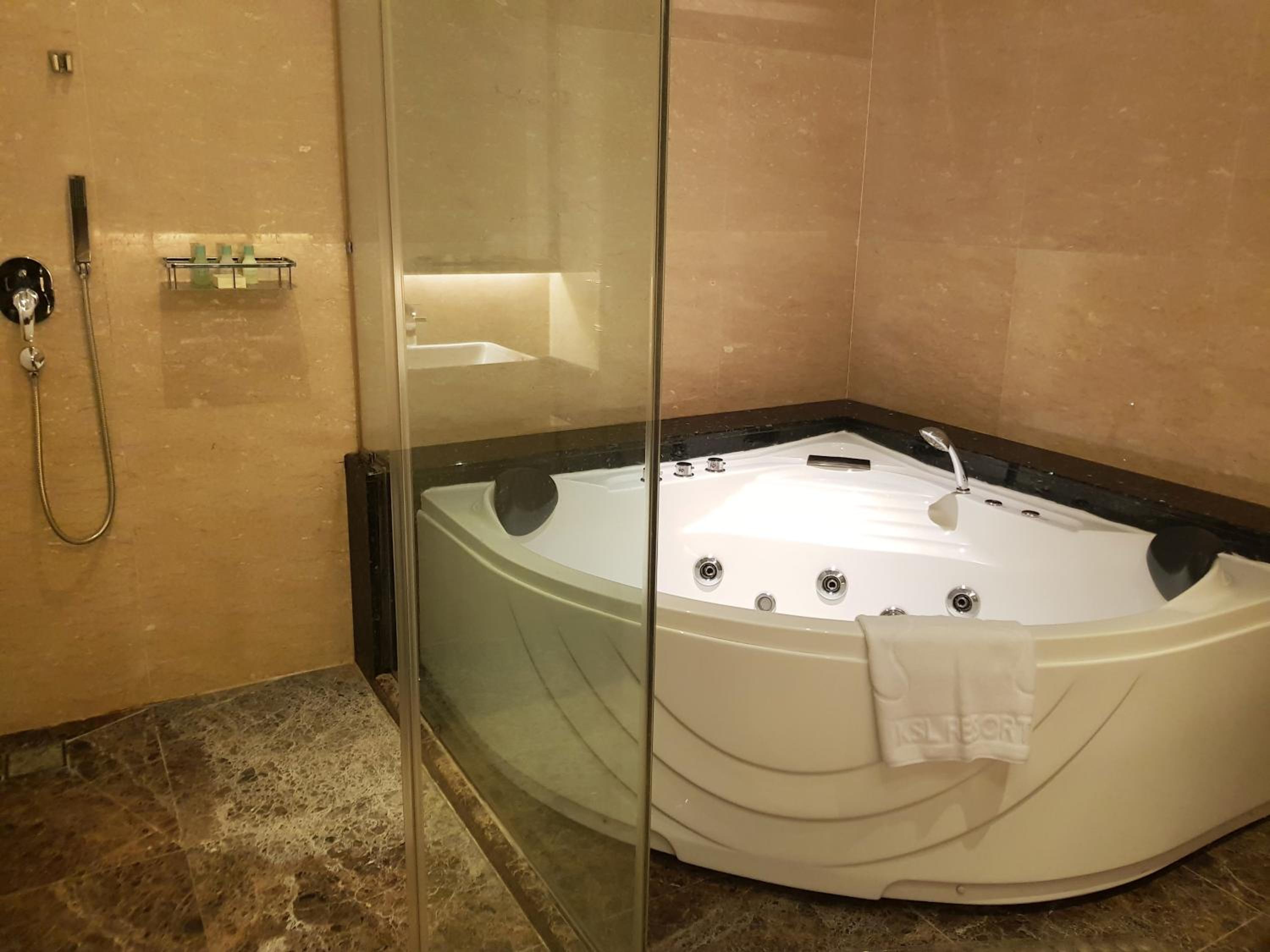 Honeymoon Suite