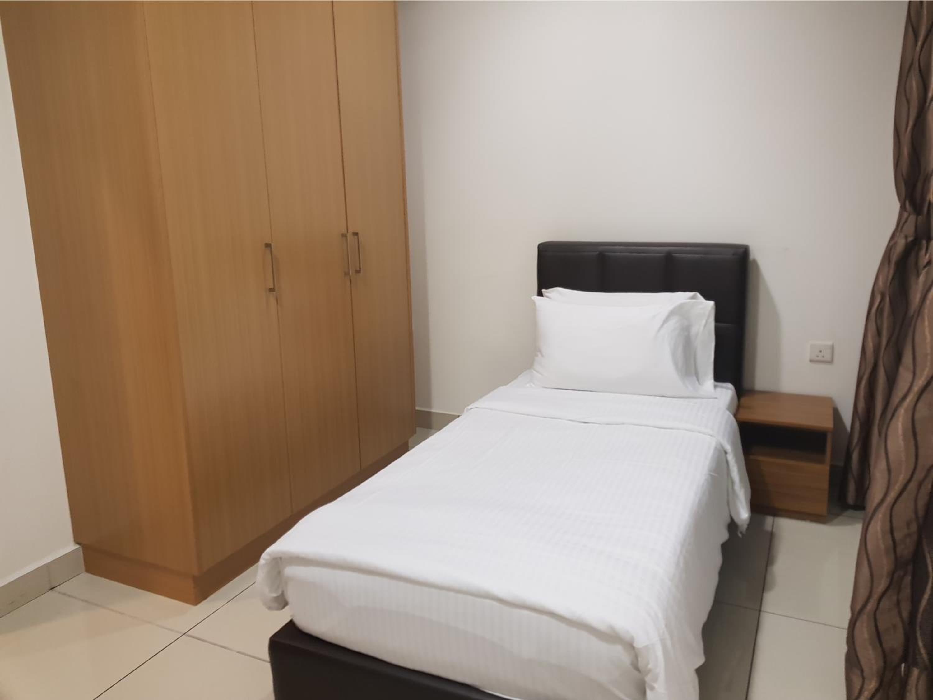 3 Bedroom Apartment - 1 King Bed, 1 Queen Bed & 1 Single Bed - Room Only