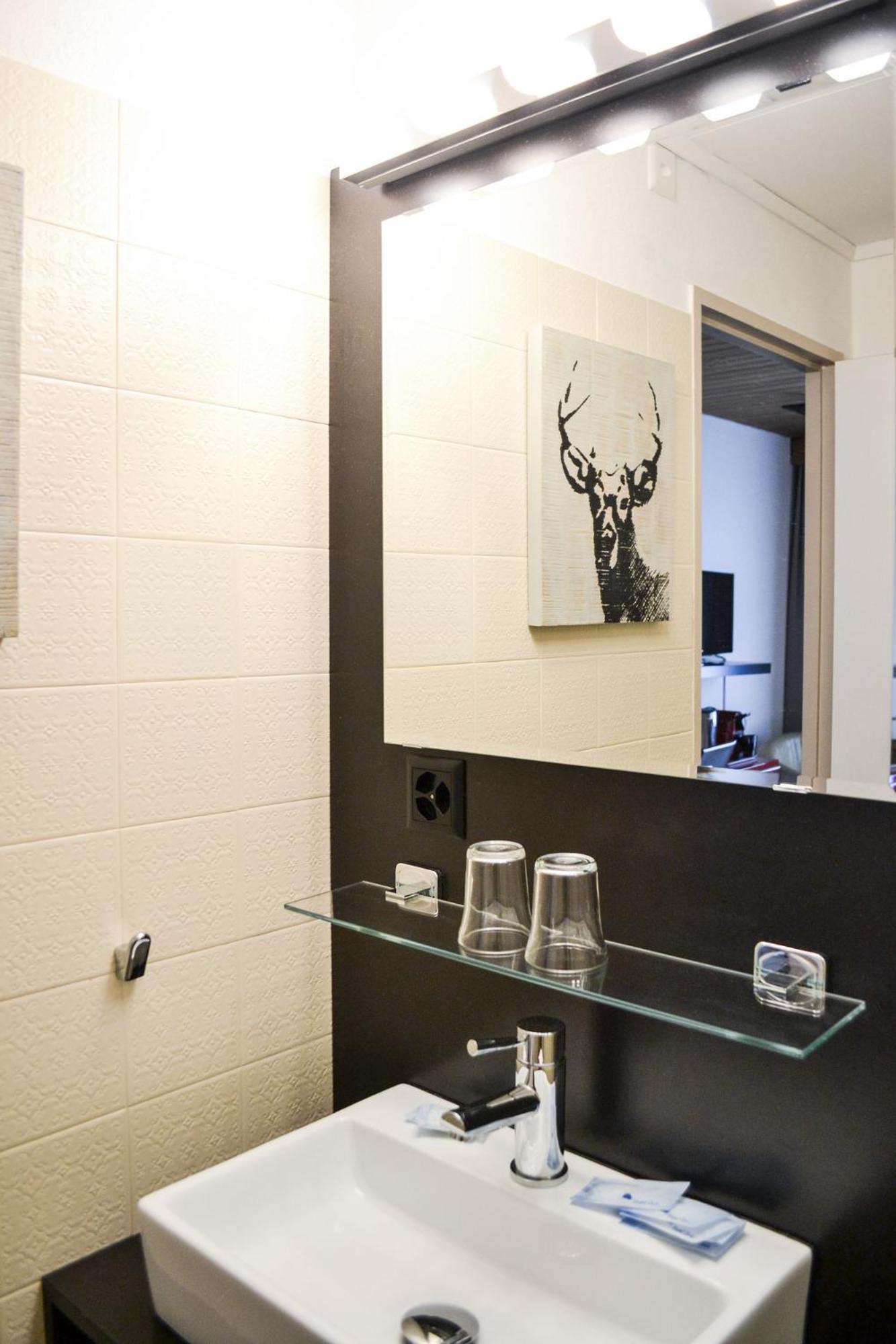 Standard Double Room - Photo 4