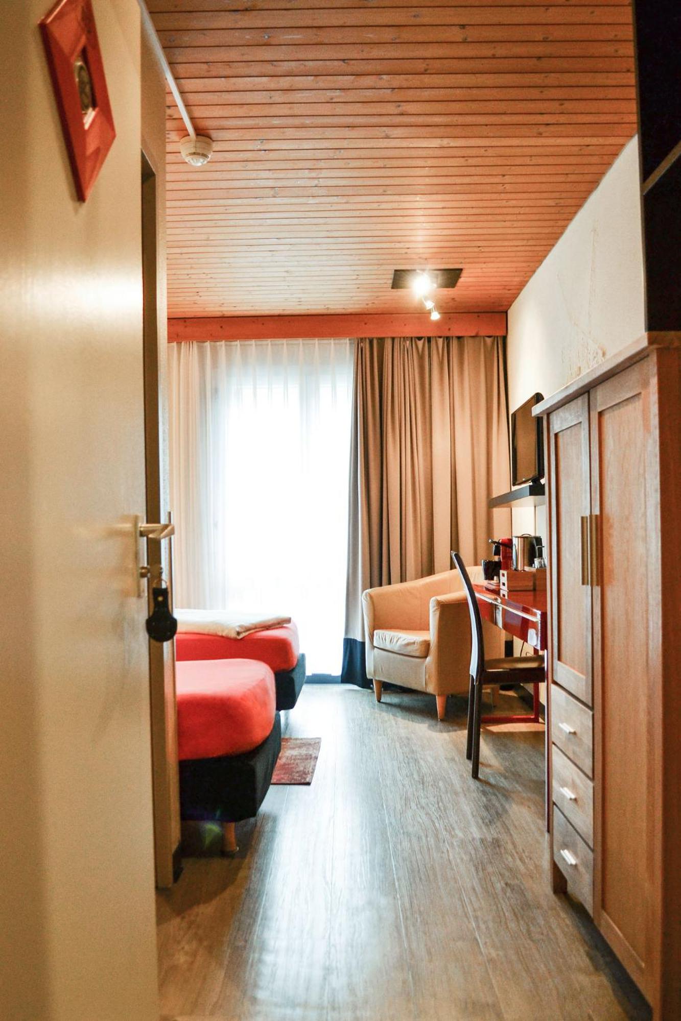 Standard Double Room - Photo 2