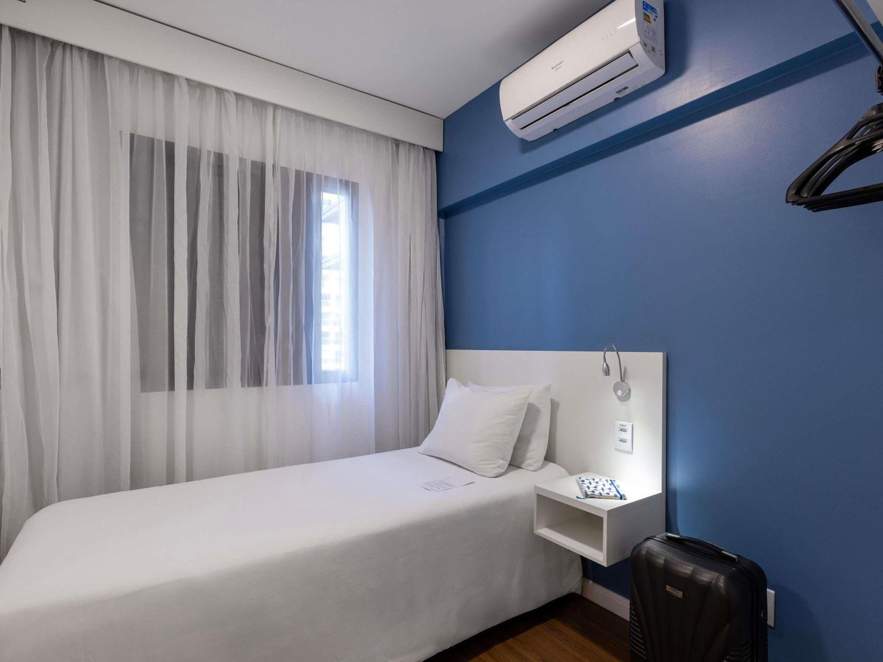Premium Apartment with One Double and One Single Bed thumbnail 5