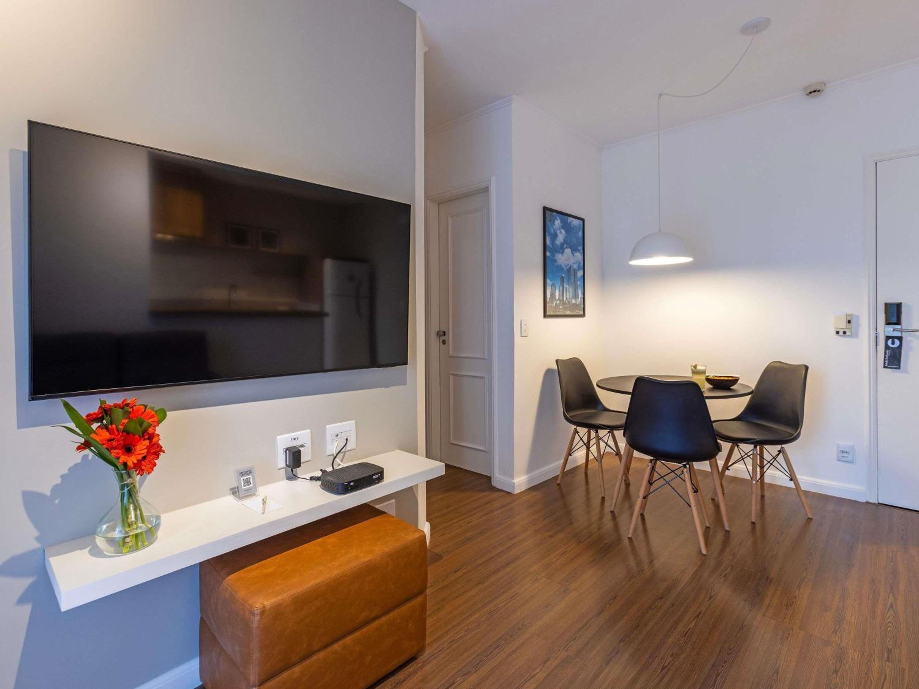 Premium Apartment with One Double and One Single Bed thumbnail 6