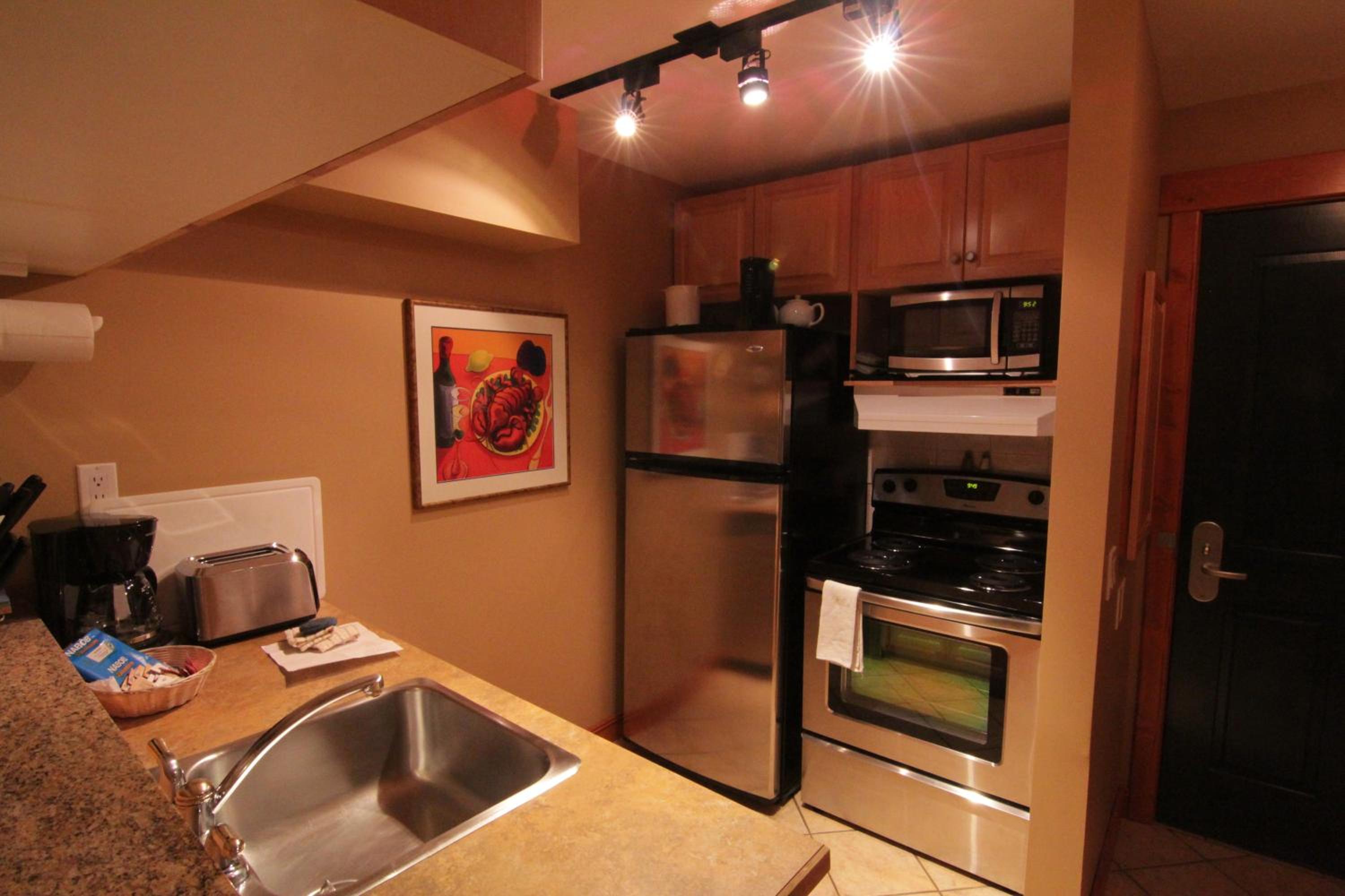 Studio with Kitchen - Photo 3