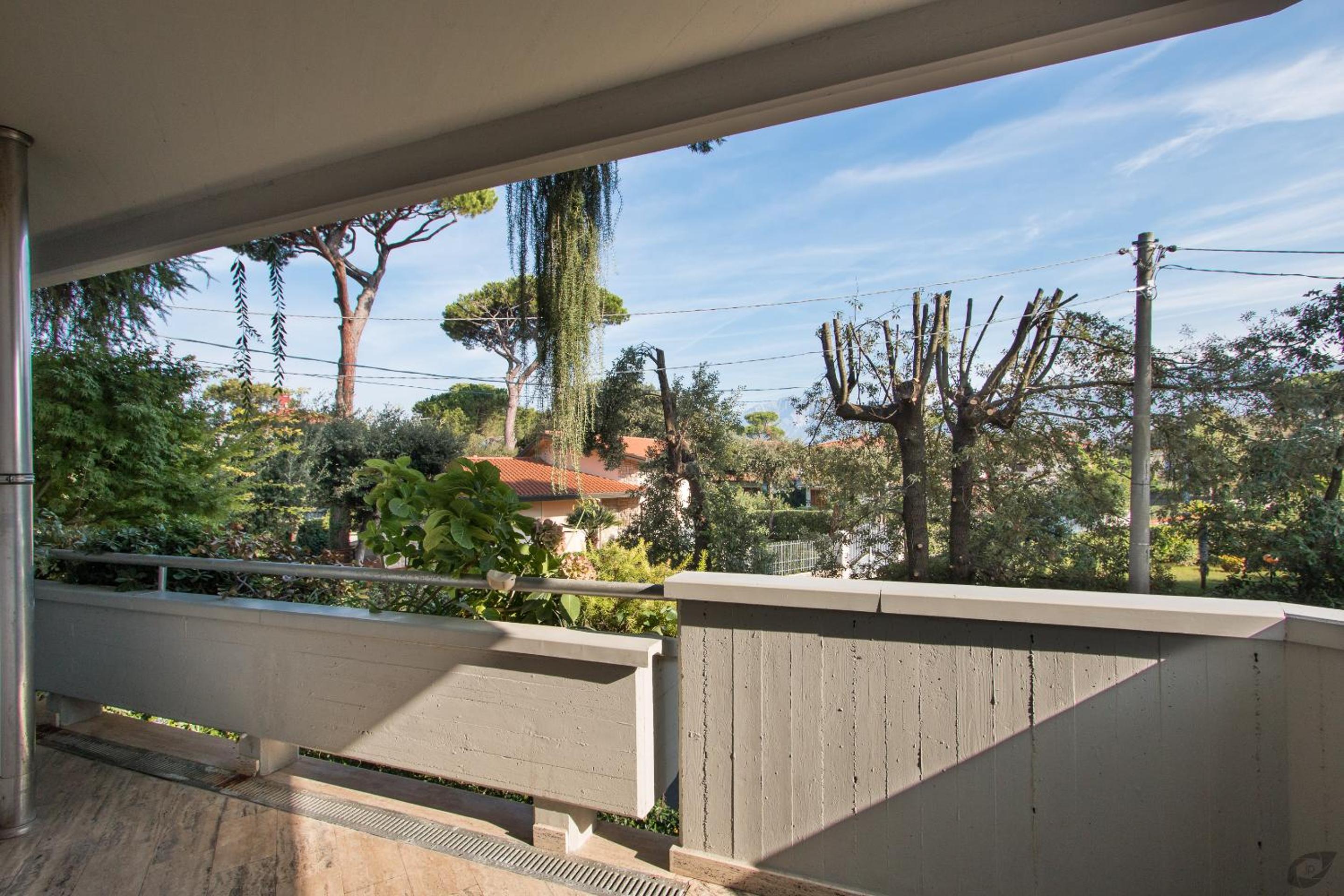 One-Bedroom Apartment with Balcony (3 Adults)