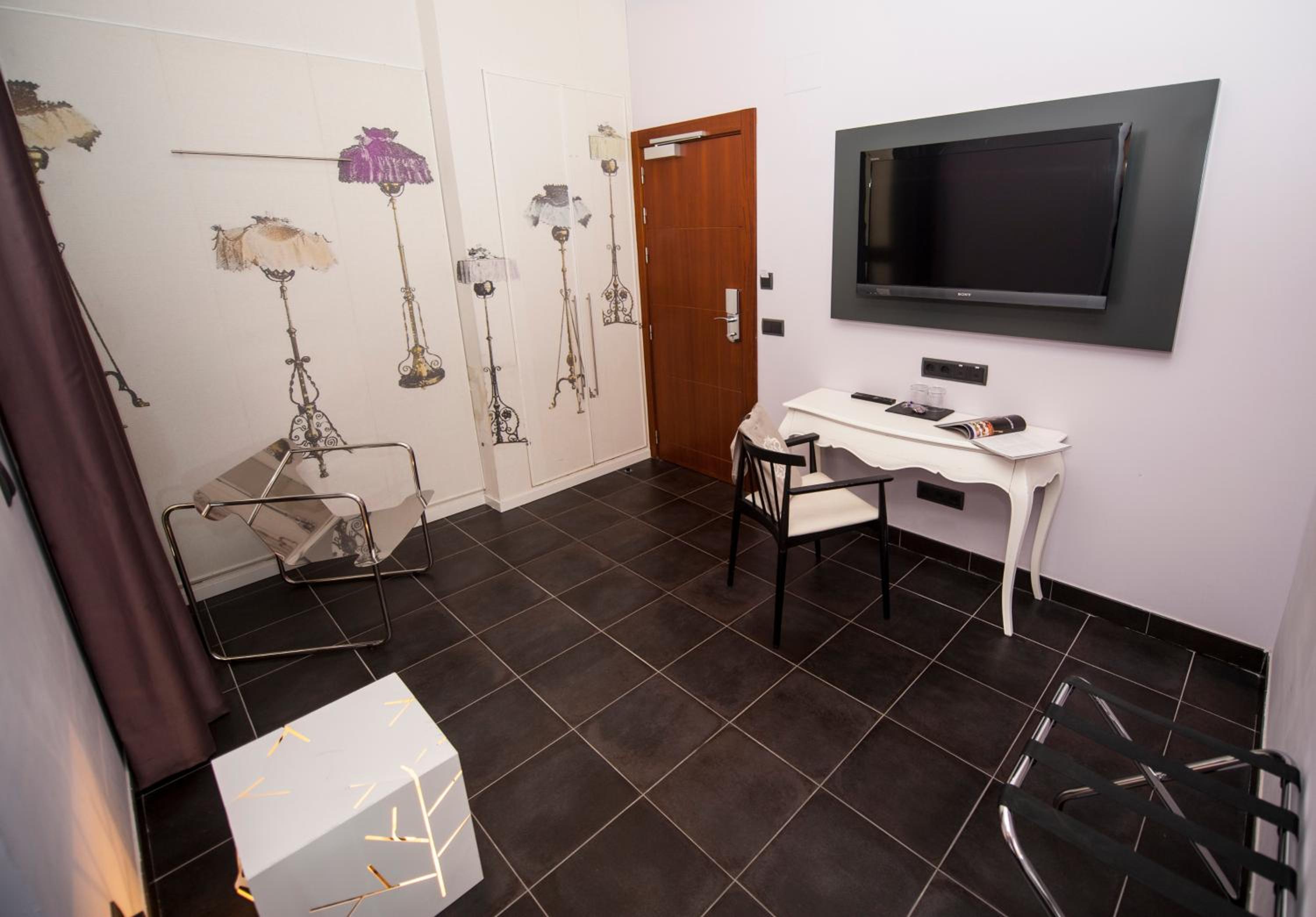 Family Room - Photo 10