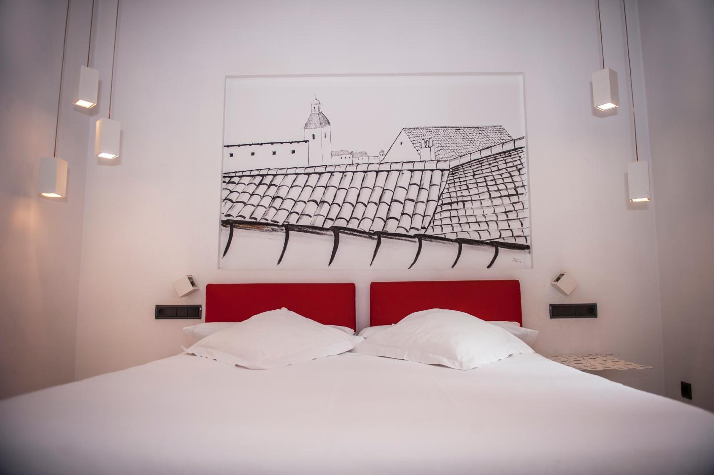 Double Room with Balcony - Photo 18