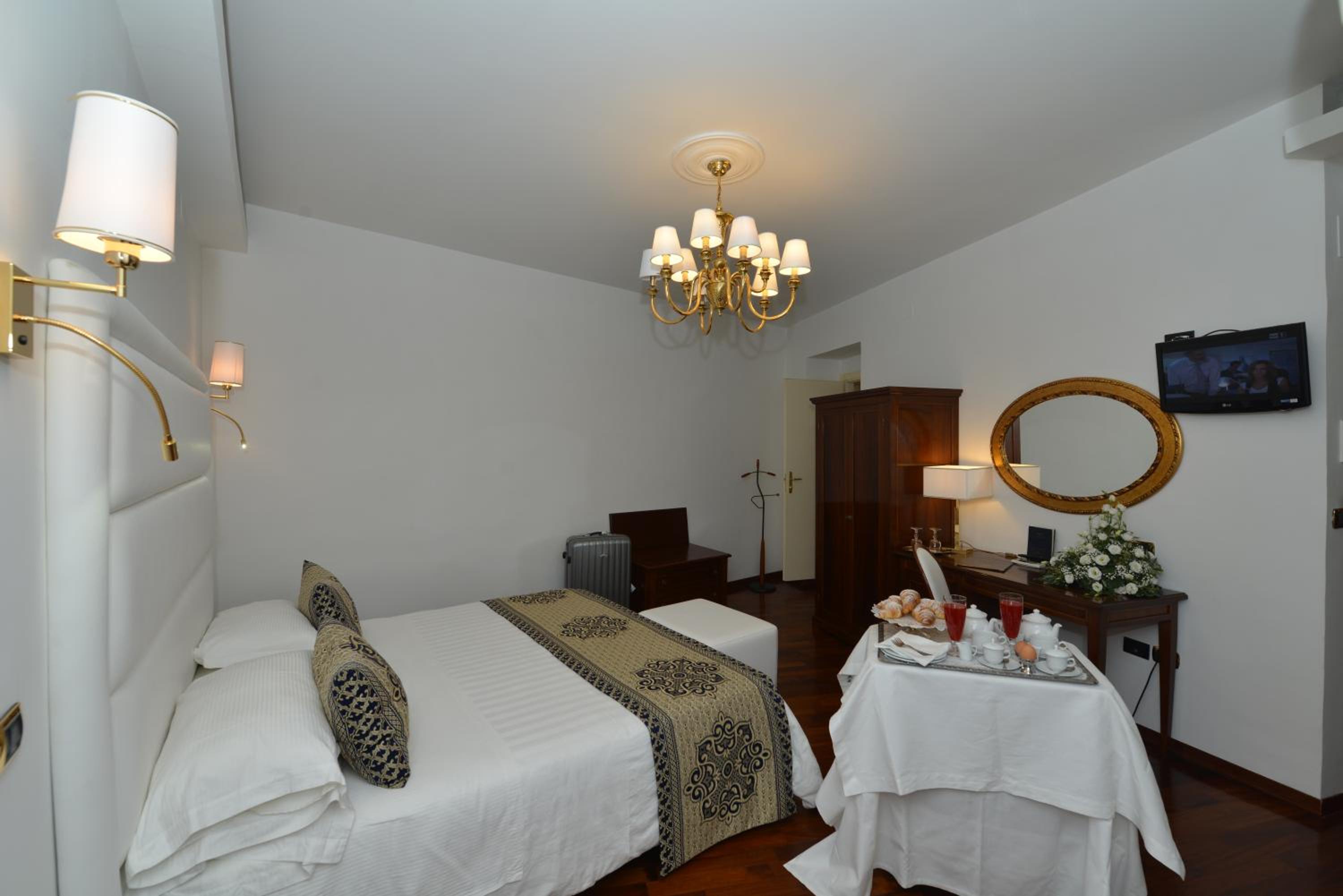 Deluxe Room - Photo 2