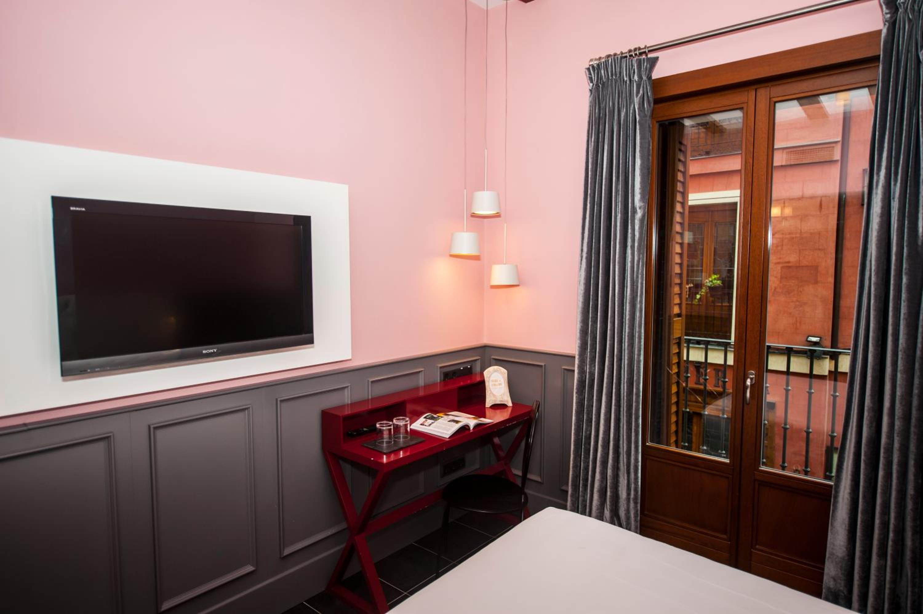 Double Room with Balcony - Photo 17