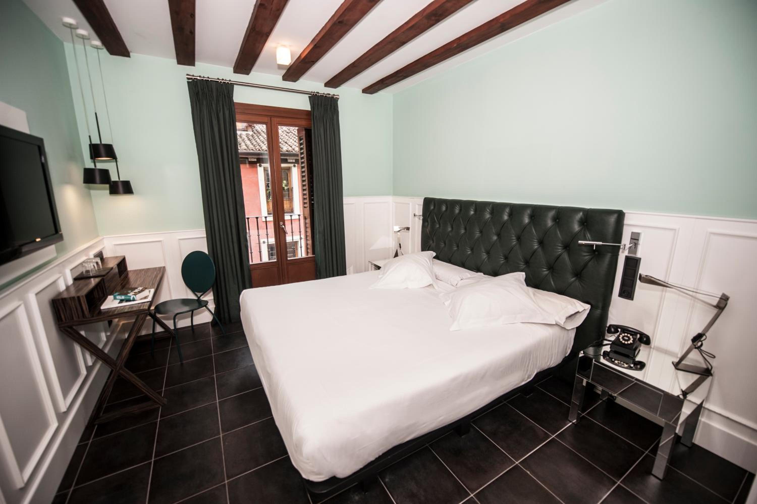 Double Room with Balcony - Photo 13