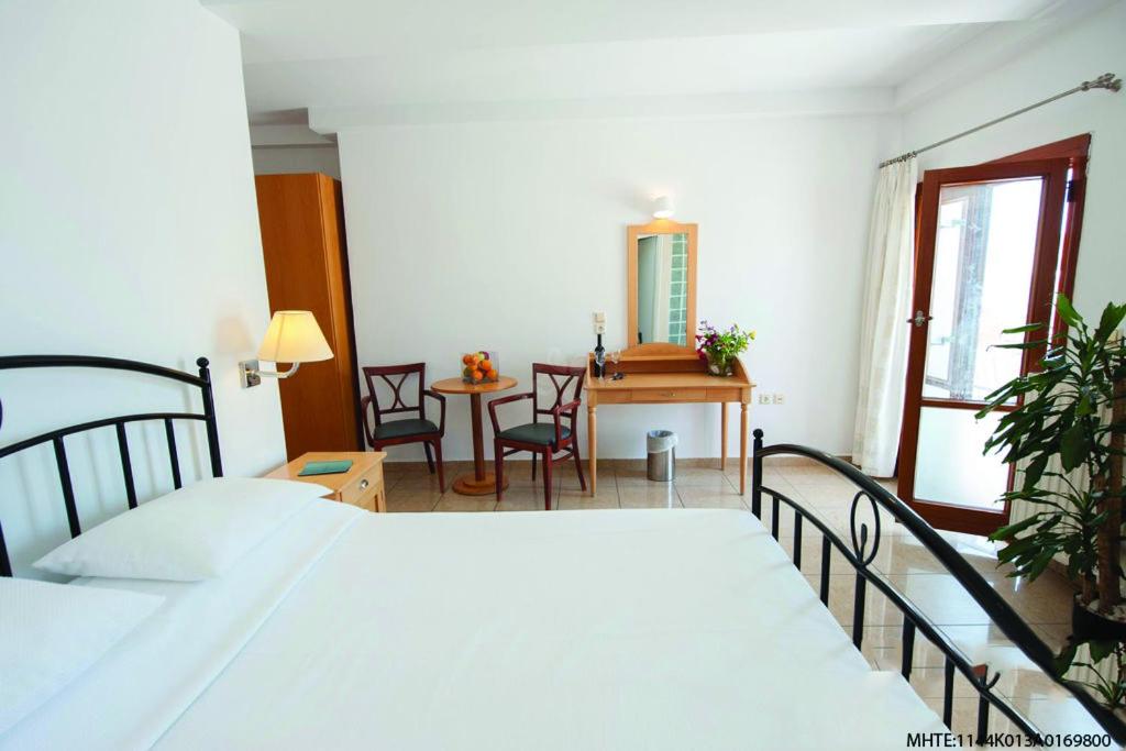 Standard Triple Room photo 2
