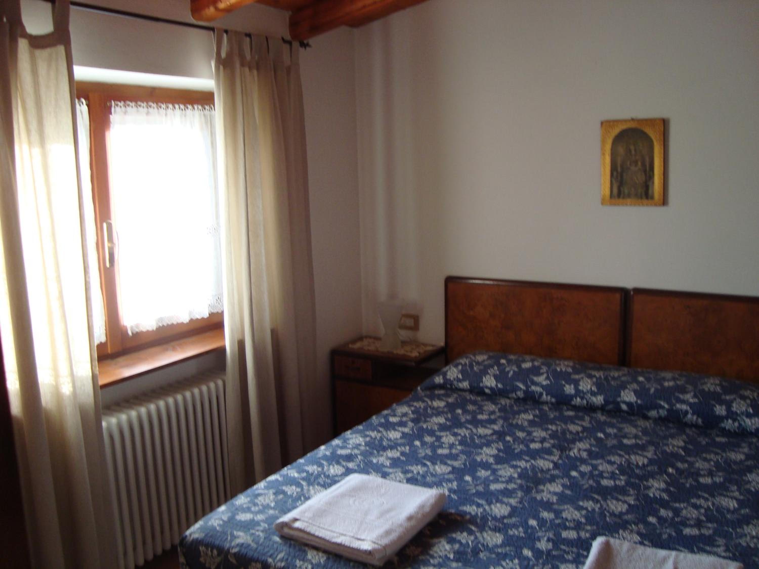 Double Room with Private Bathroom - Photo 4