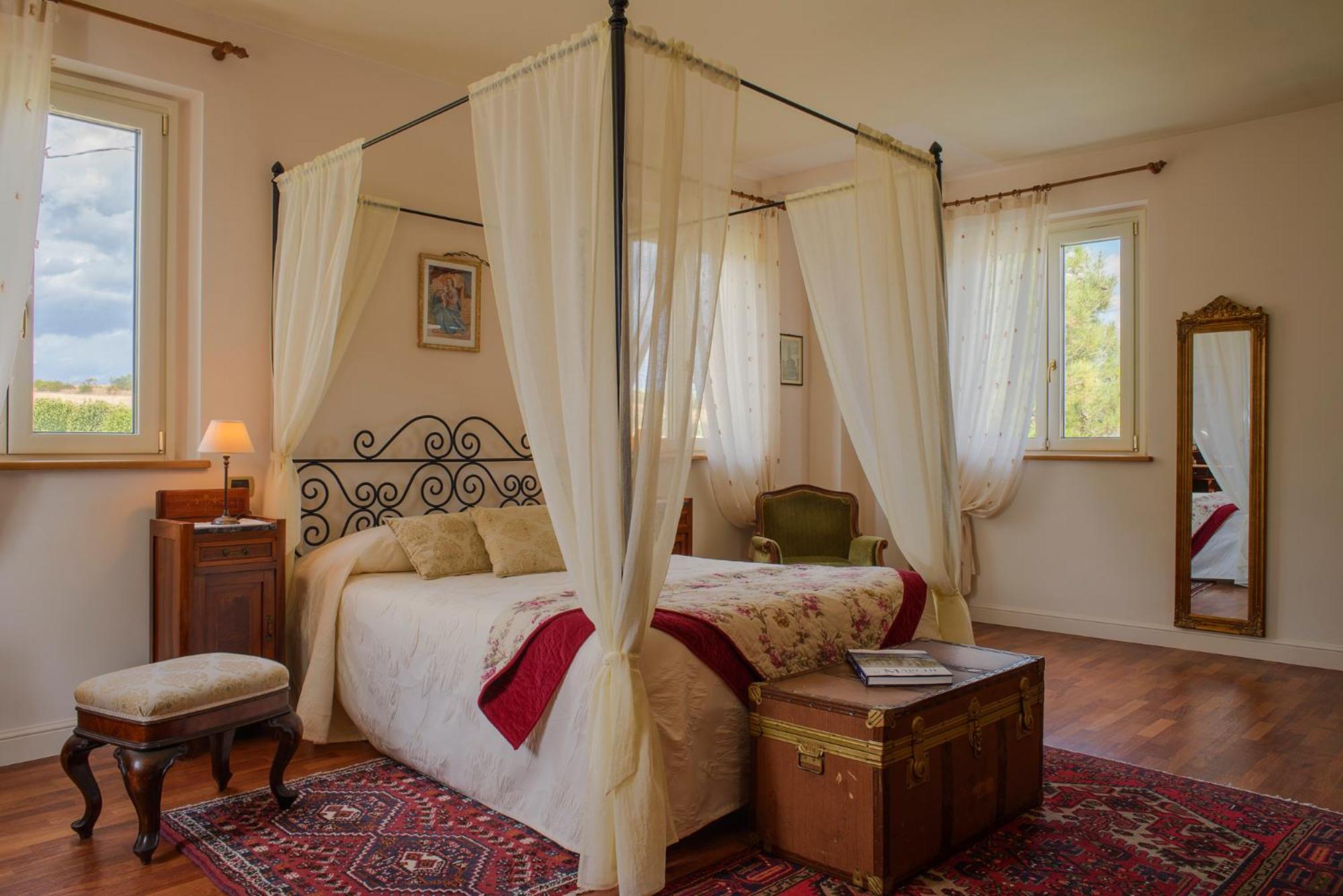 Large Double Room photo 1