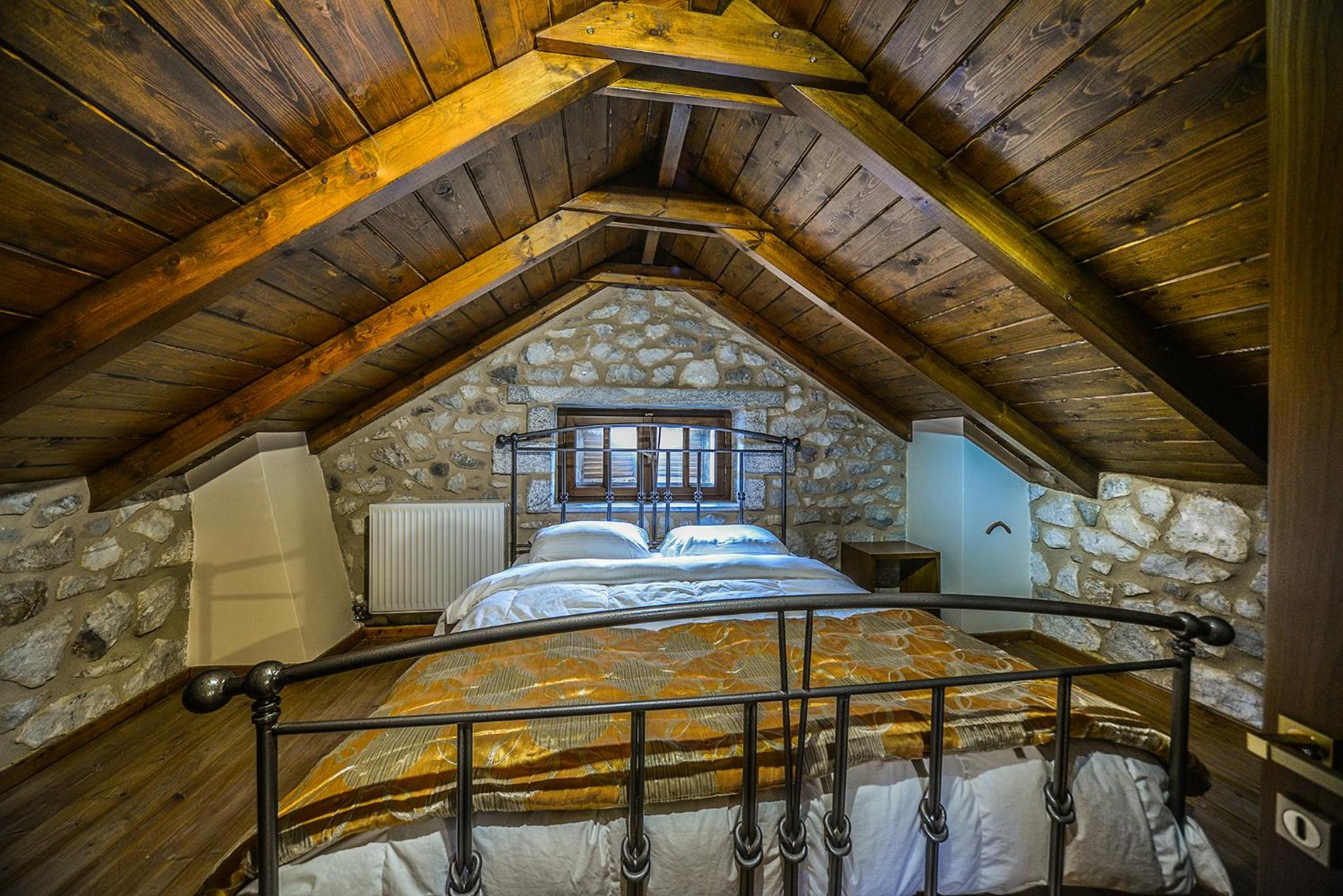 Superior King Suite - Photo 15