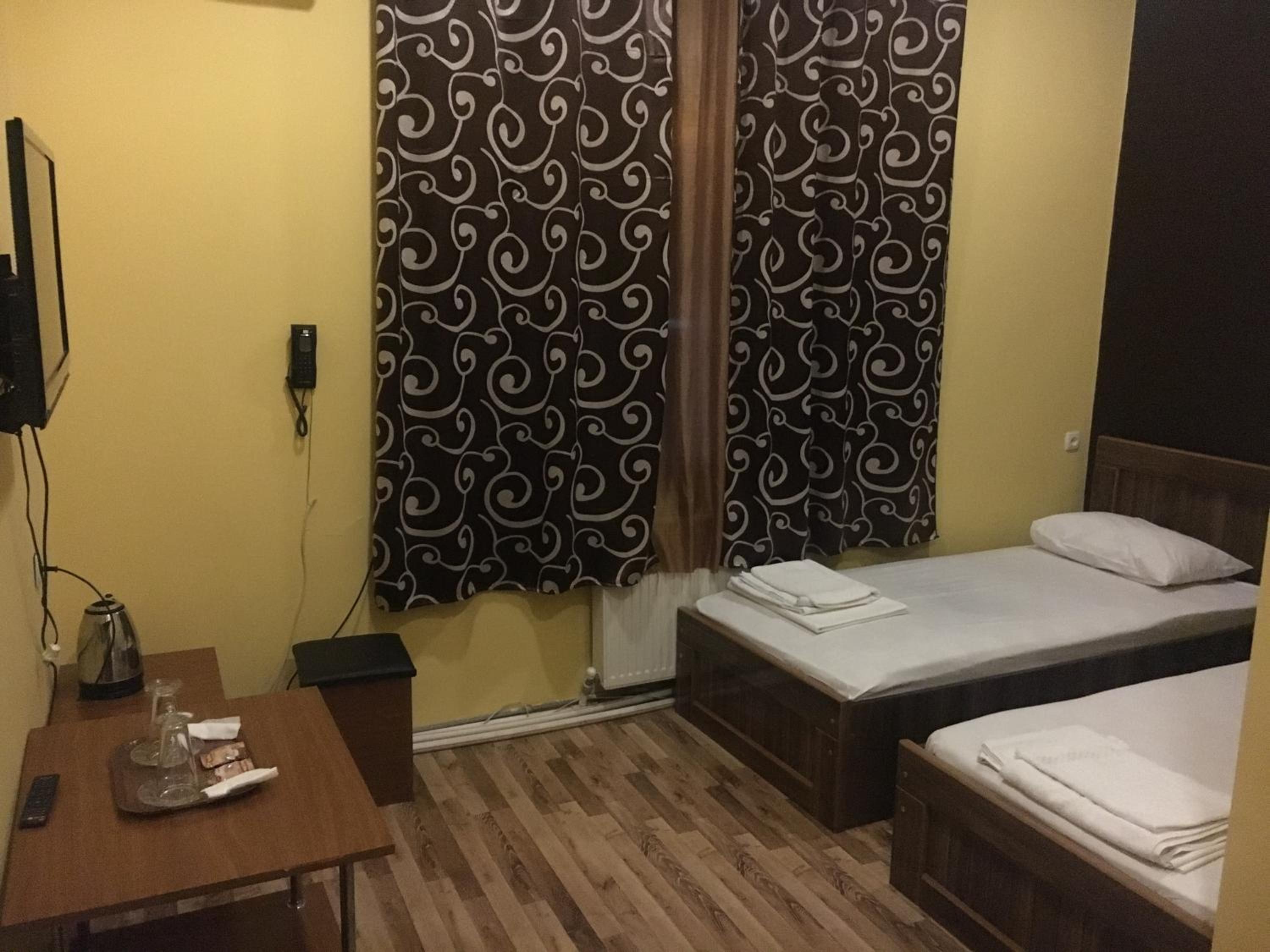 Small Twin Room - Photo 2