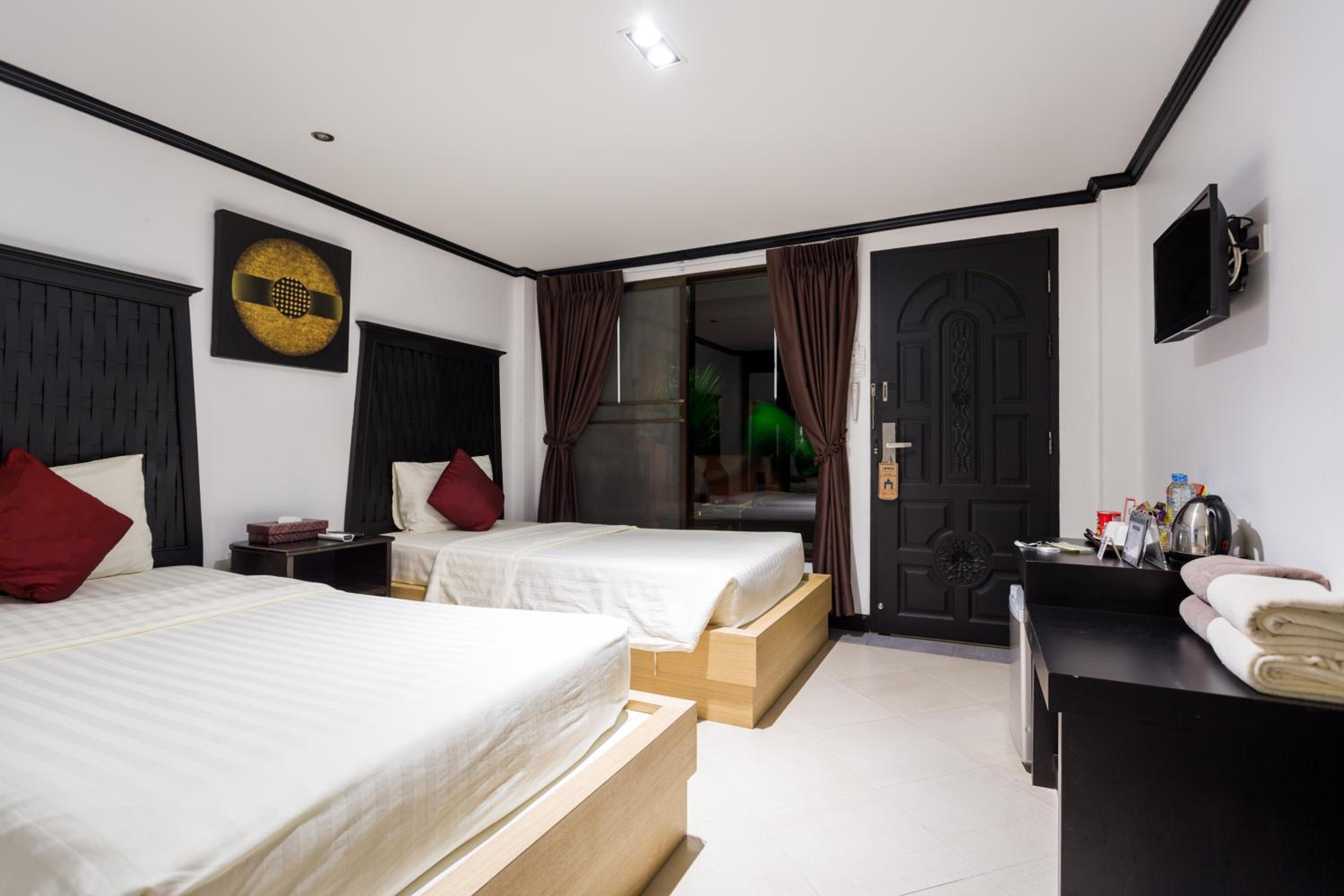 Superior Double Room with One Twin Bed and 2 Adults Occupancy (Non Smoking)