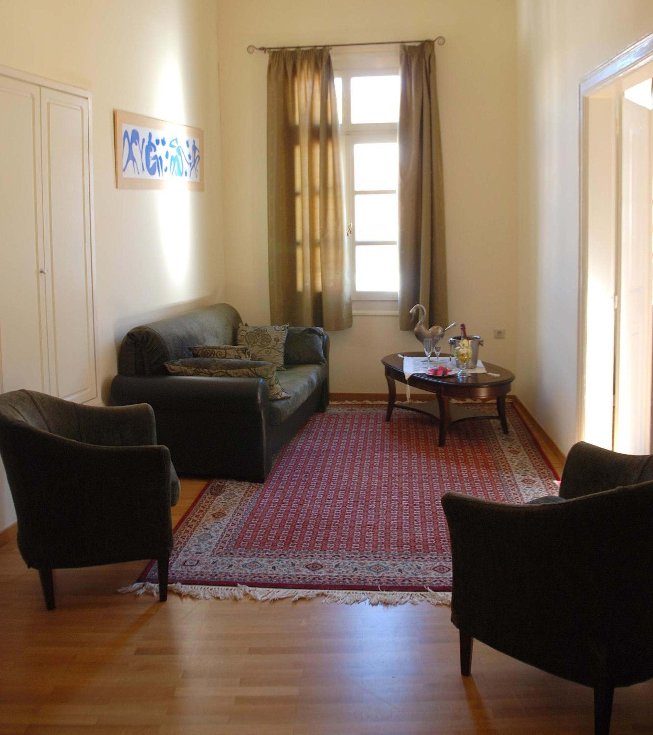 Suite with Spa Bath photo 3