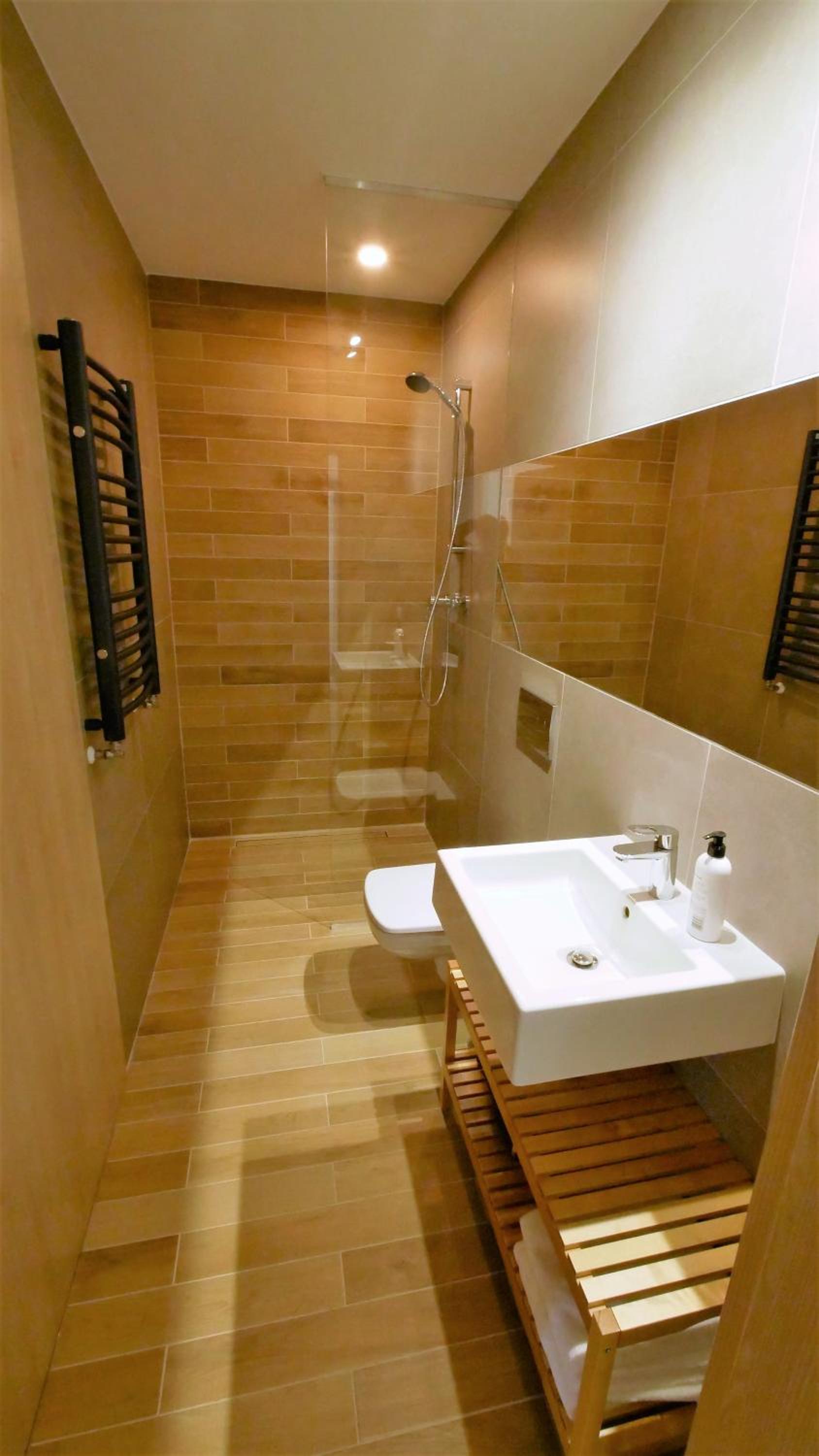 Apartment with Balcony - Photo 10