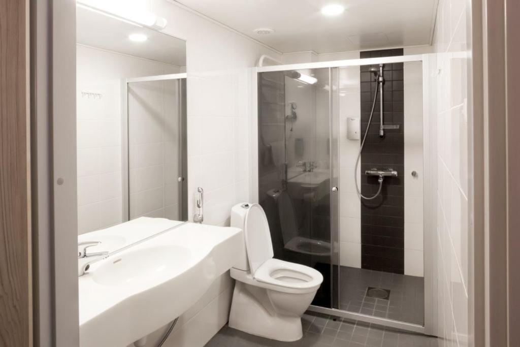 Twin Room - Photo 3