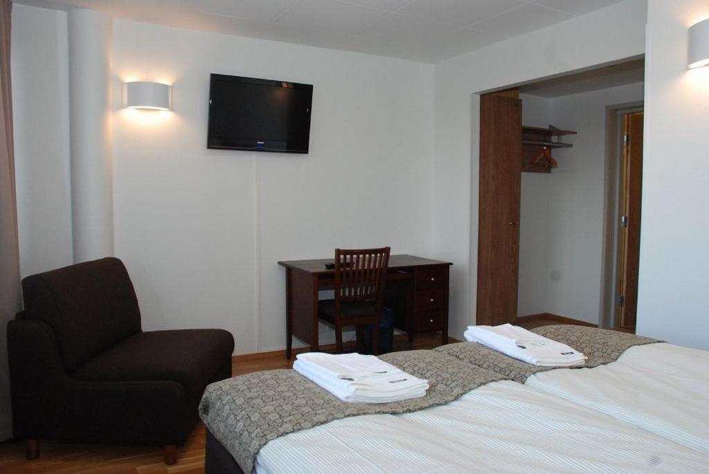 Twin Room - Photo 2