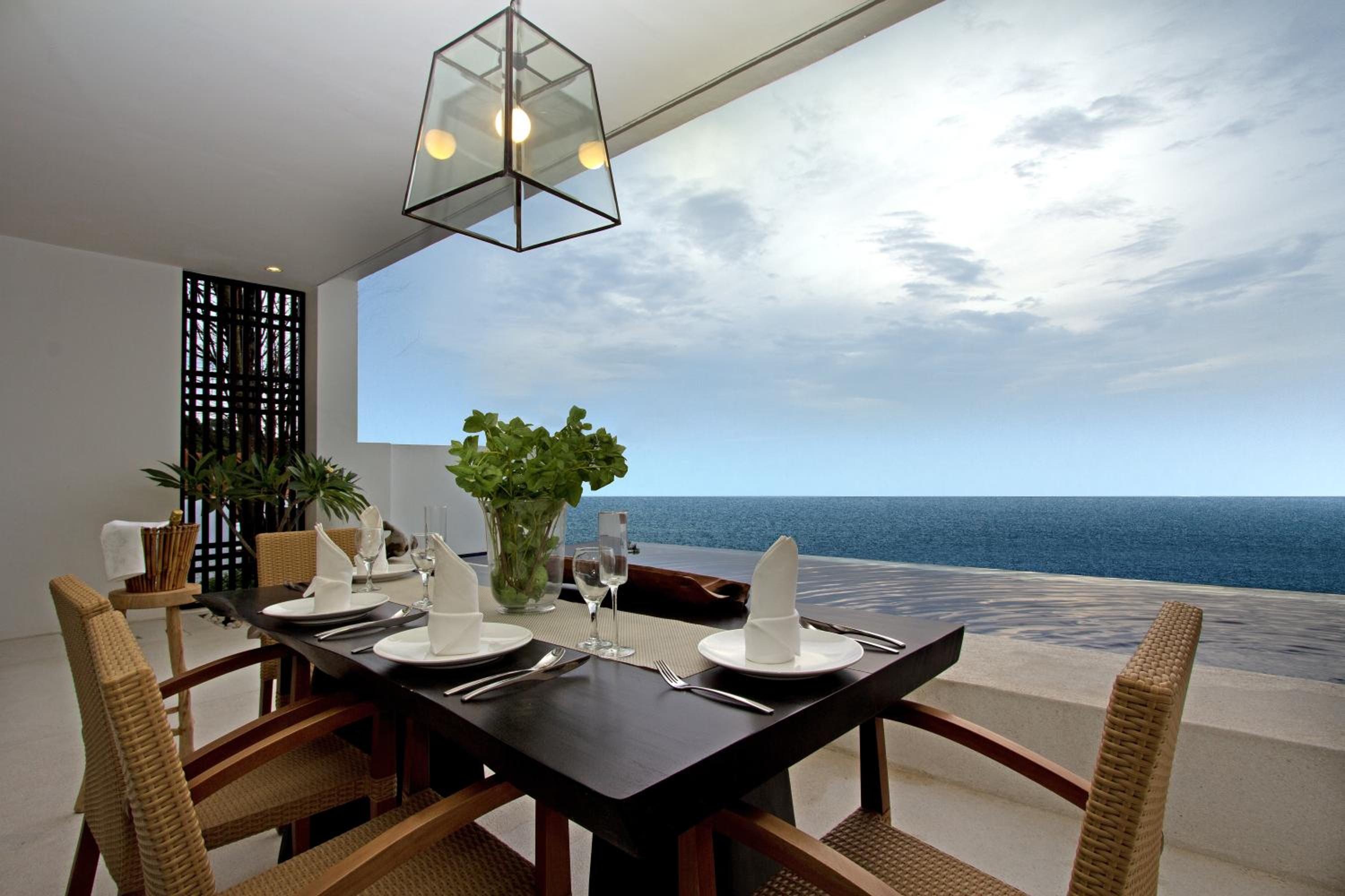 Deluxe Two-Bedroom Hillside Villa - Photo 7