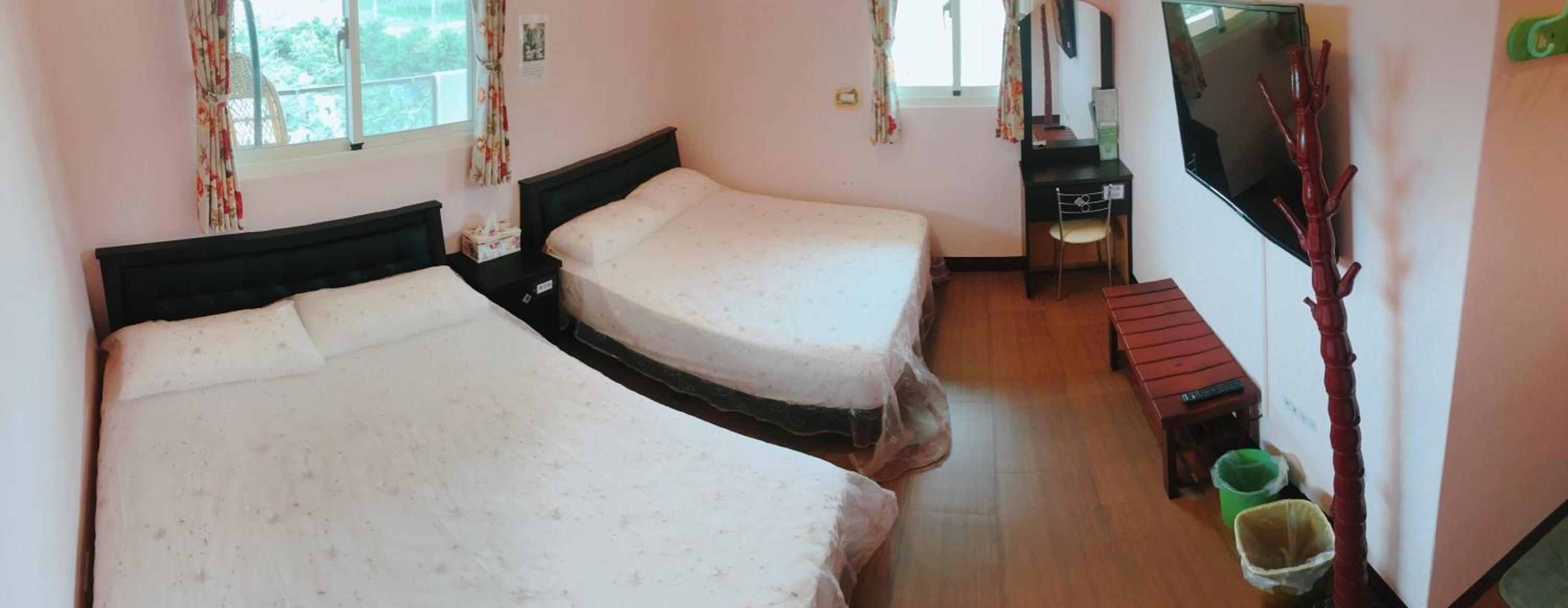 Quadruple Room with Mountain View photo 3