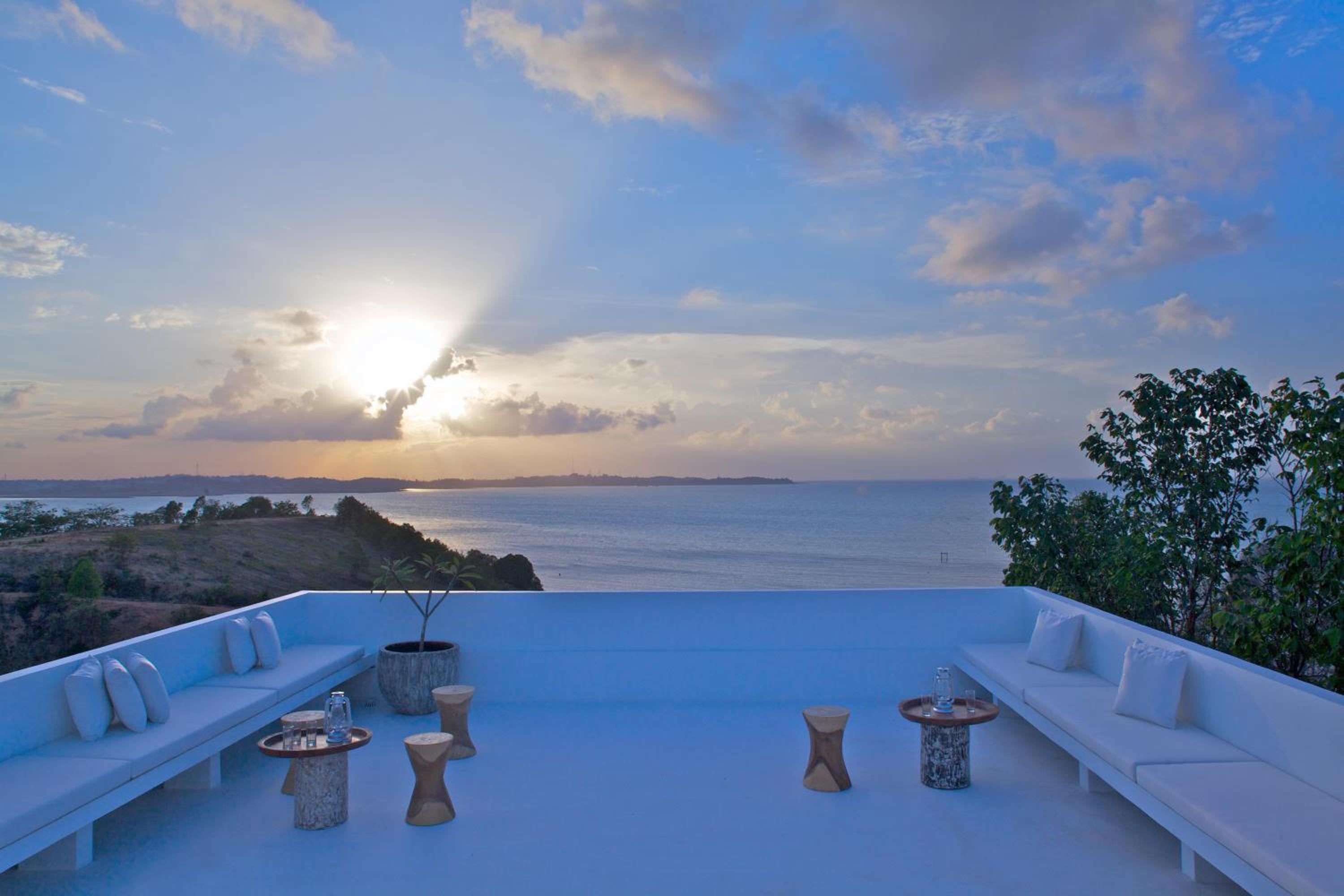 Deluxe Two-Bedroom Hillside Villa - Photo 2