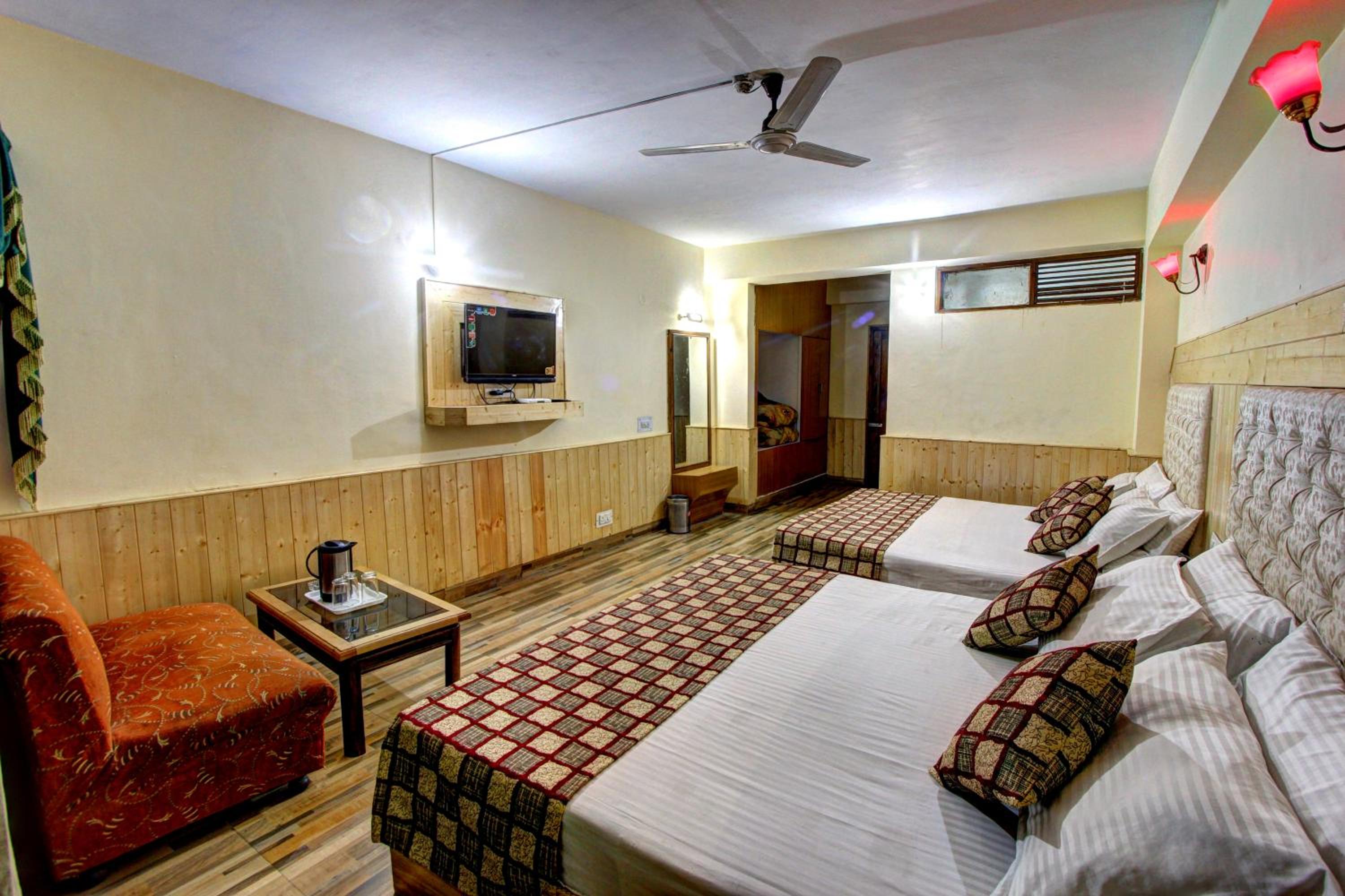 Deluxe Family Room