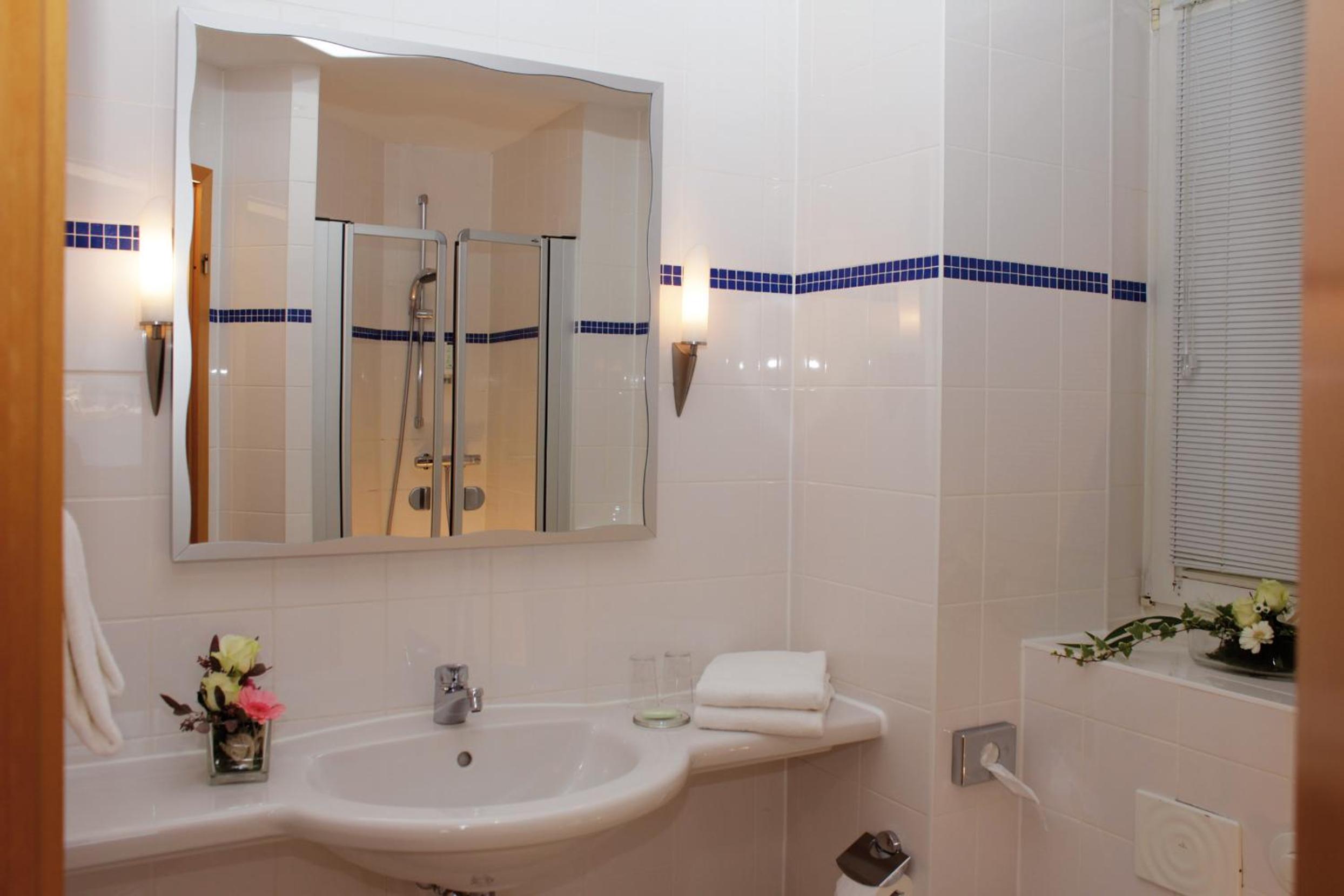 One-Bedroom Apartment - Photo 2