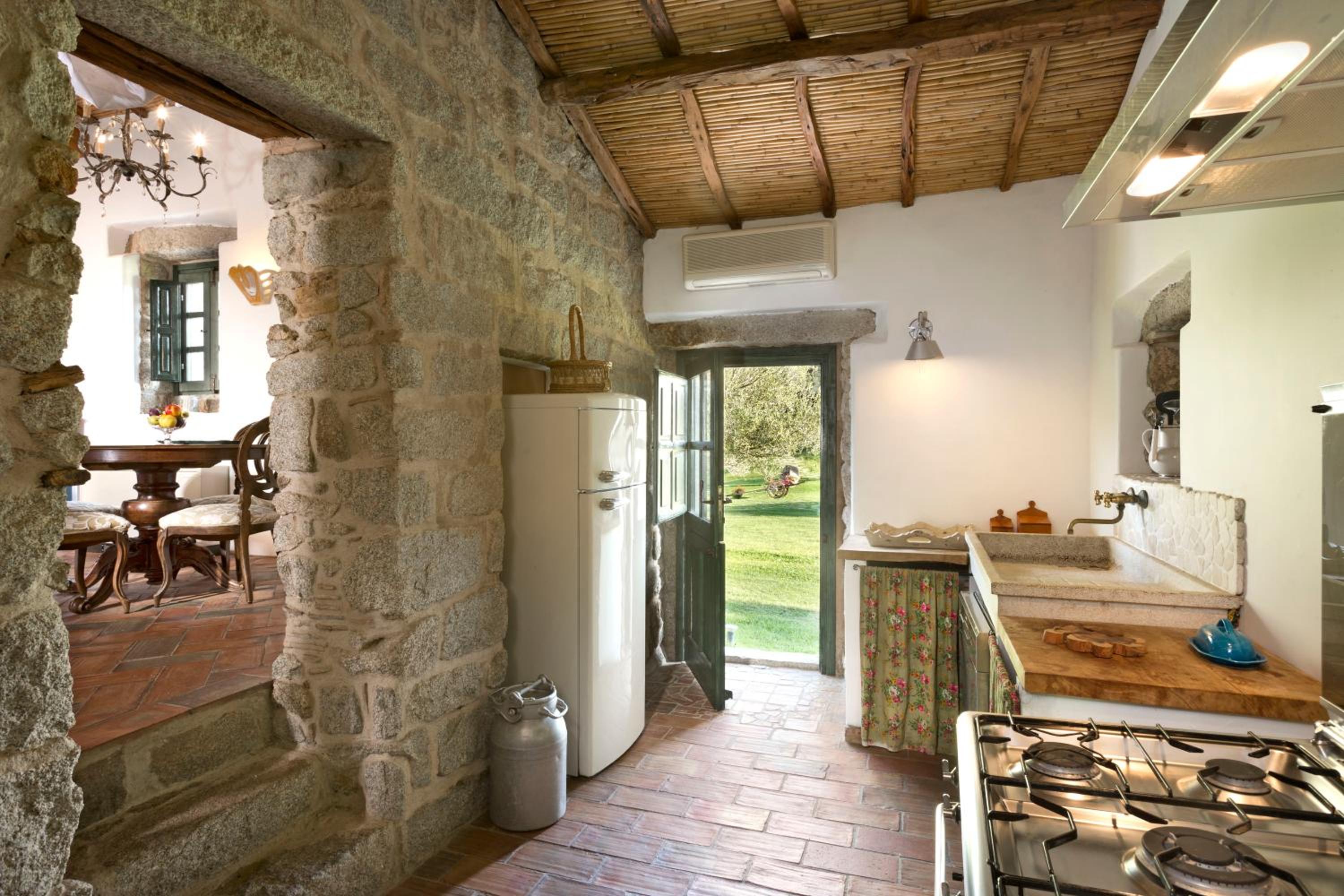 Villa with Private Pool - Photo 4