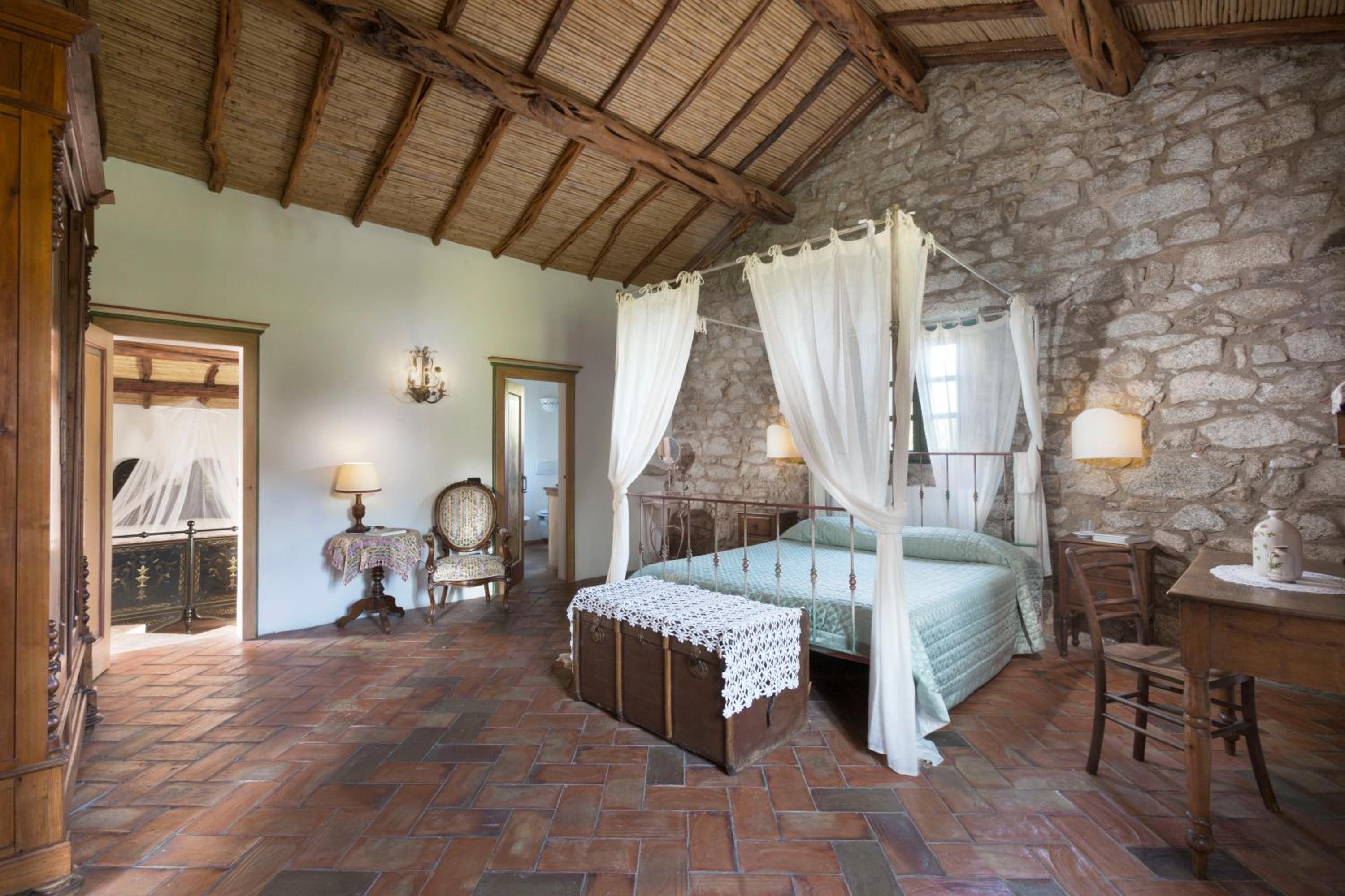Villa with Private Pool - Photo 5
