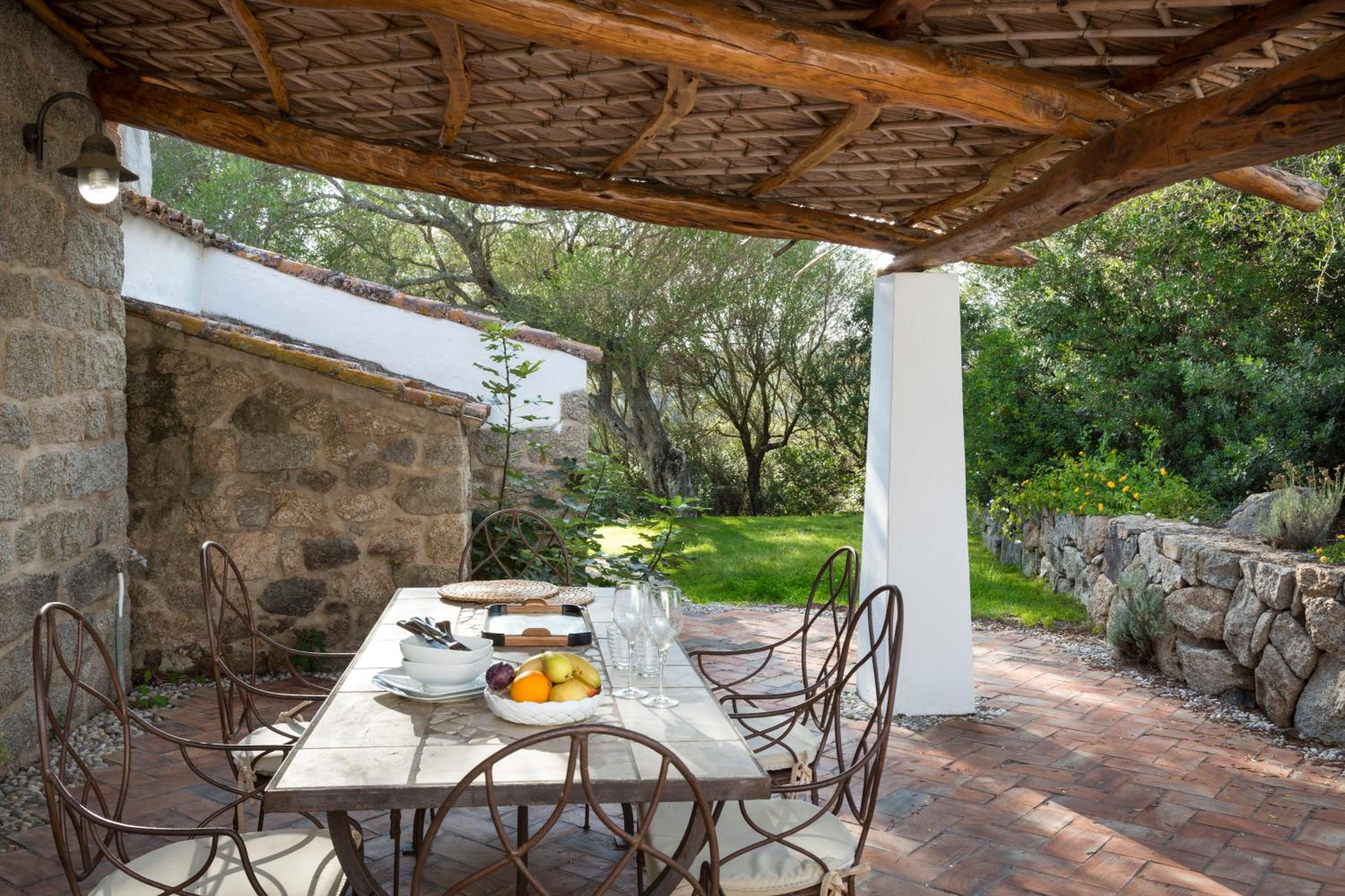 Villa with Private Pool - Photo 3