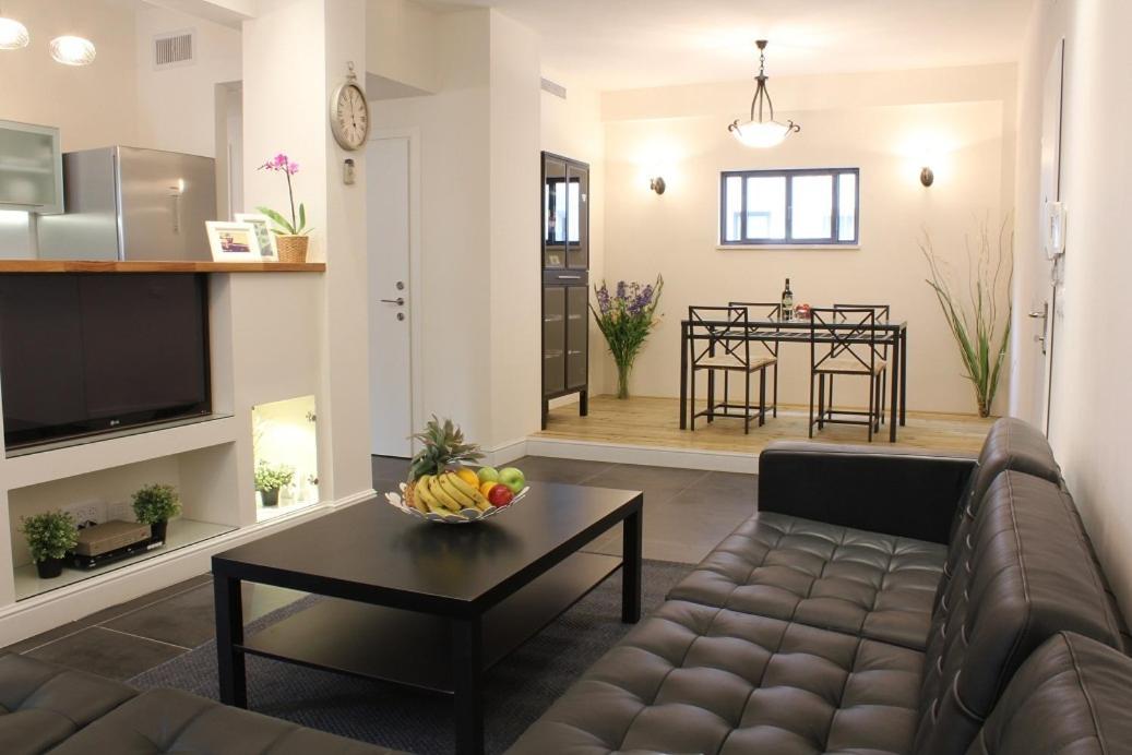 Large Two-Bedroom Apartment - Zamenhof 29