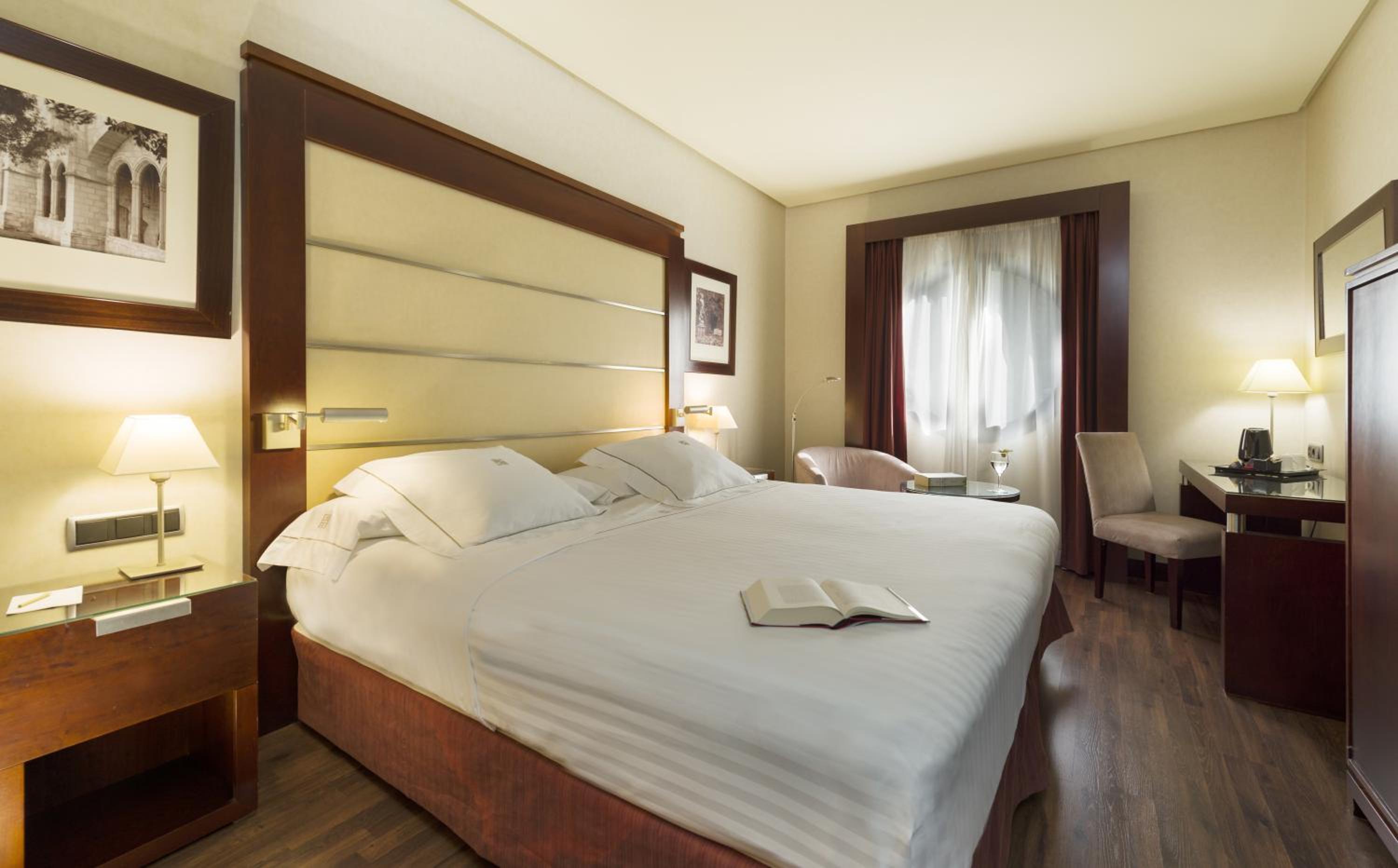 Superior King Room - Photo 5