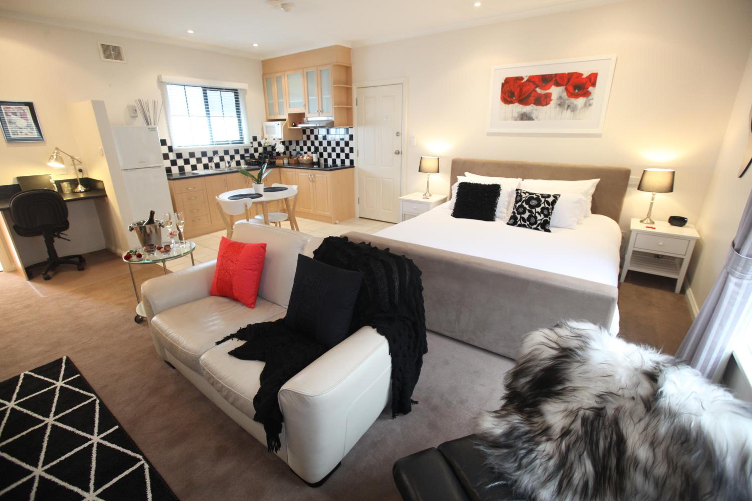 Luxury King Suite - The Contemporary  photo 1