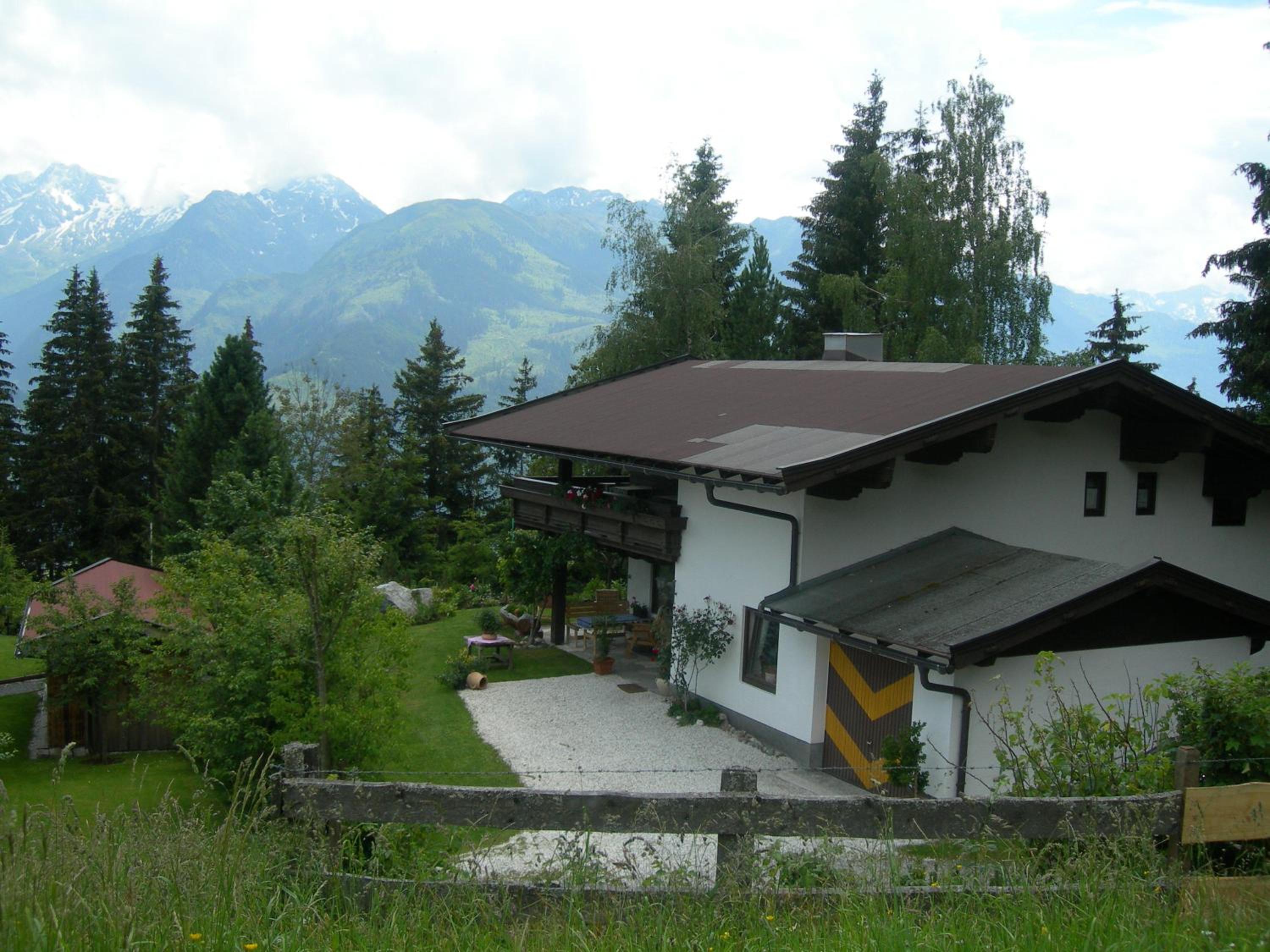 Three-Bedroom Apartment with Balcony photo 3