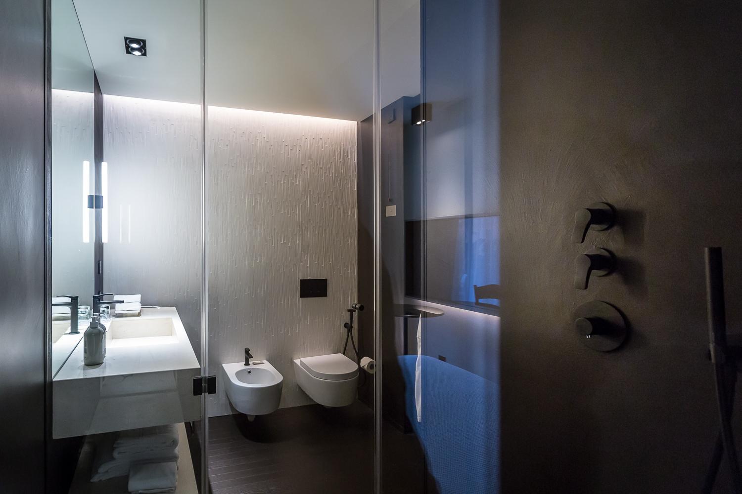 Deluxe Double or Twin Room with Lake View - Photo 8